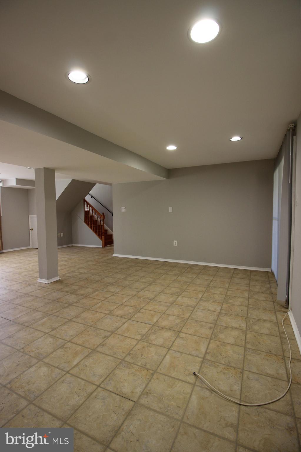 VIENNA WOODS - Residential Lease