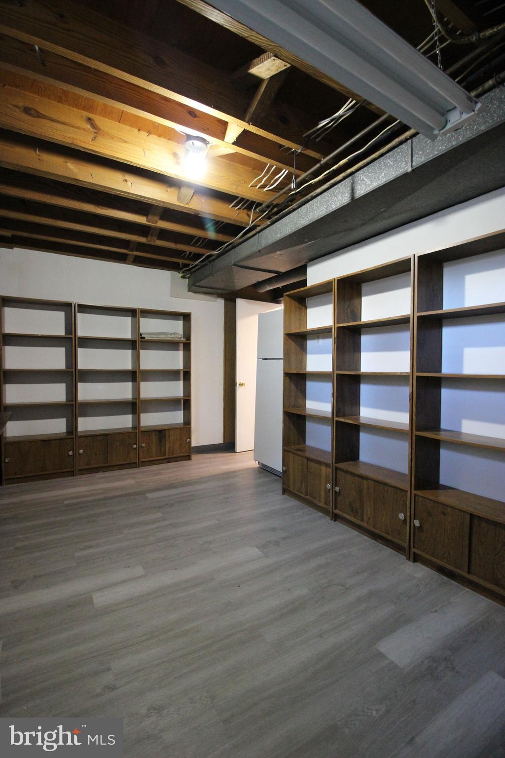 VIENNA WOODS - Residential Lease