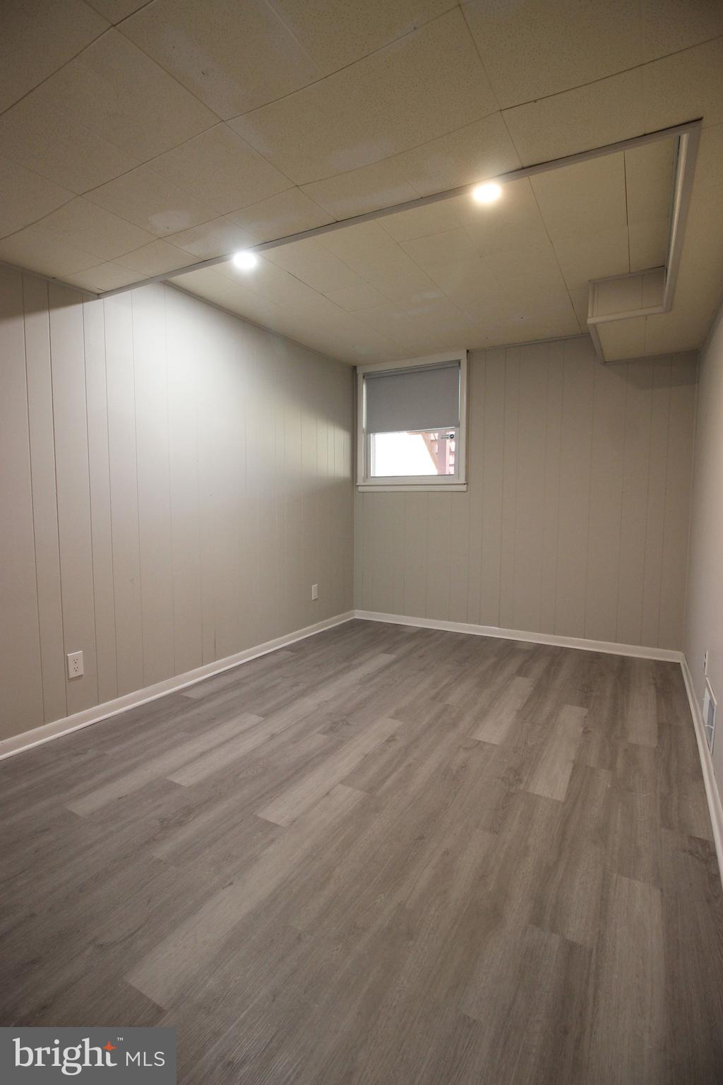 VIENNA WOODS - Residential Lease