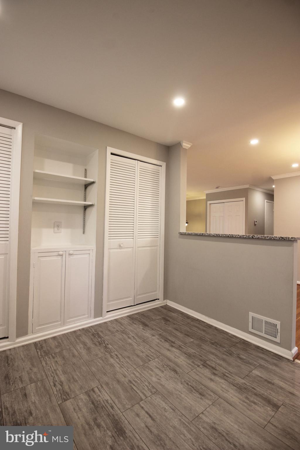 VIENNA WOODS - Residential Lease