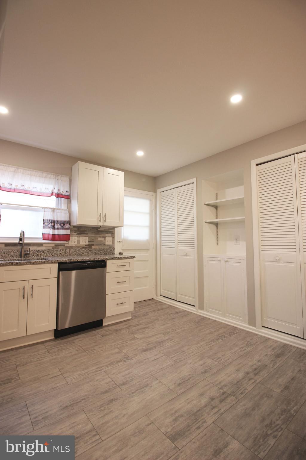 VIENNA WOODS - Residential Lease