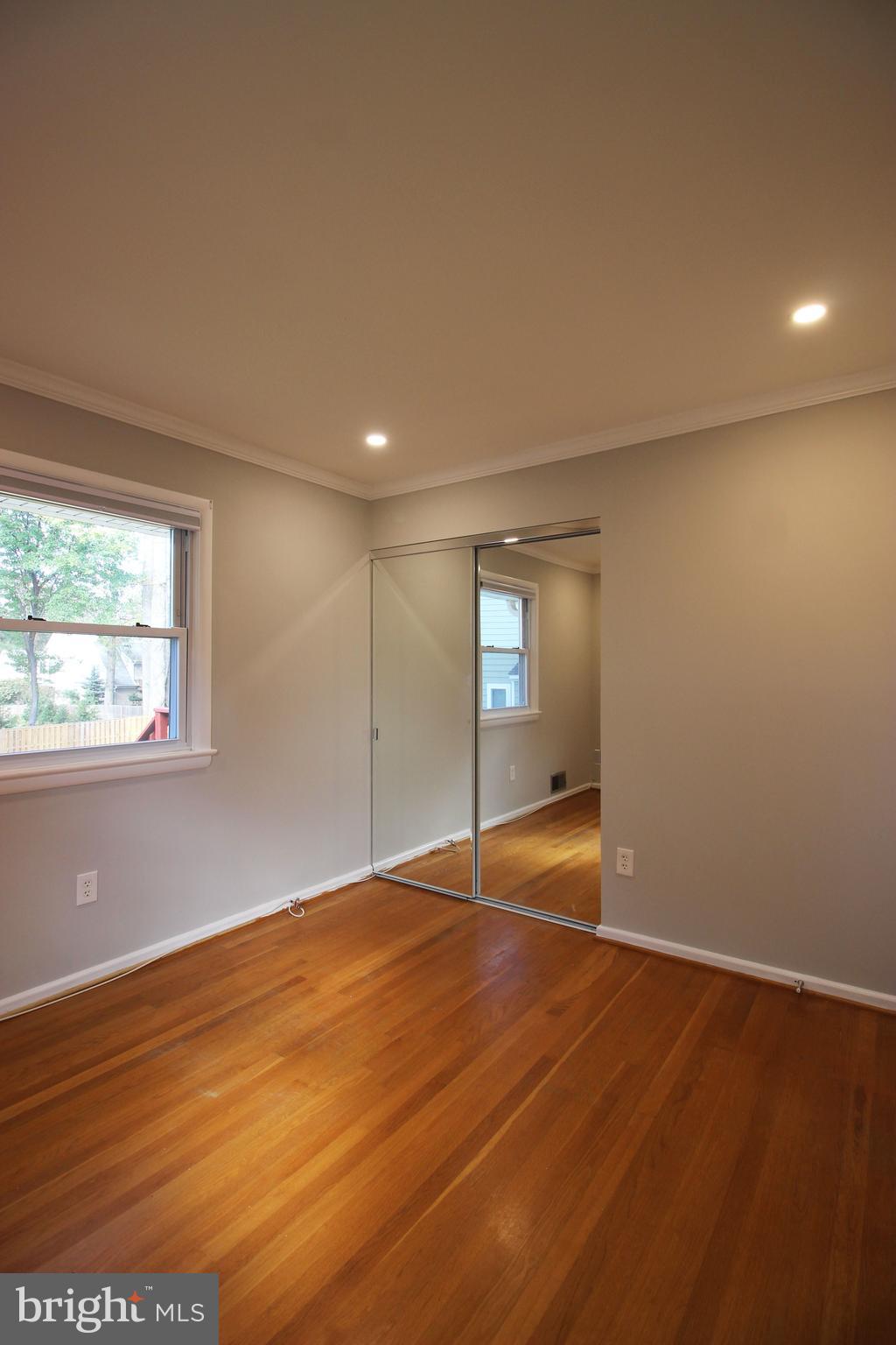 VIENNA WOODS - Residential Lease