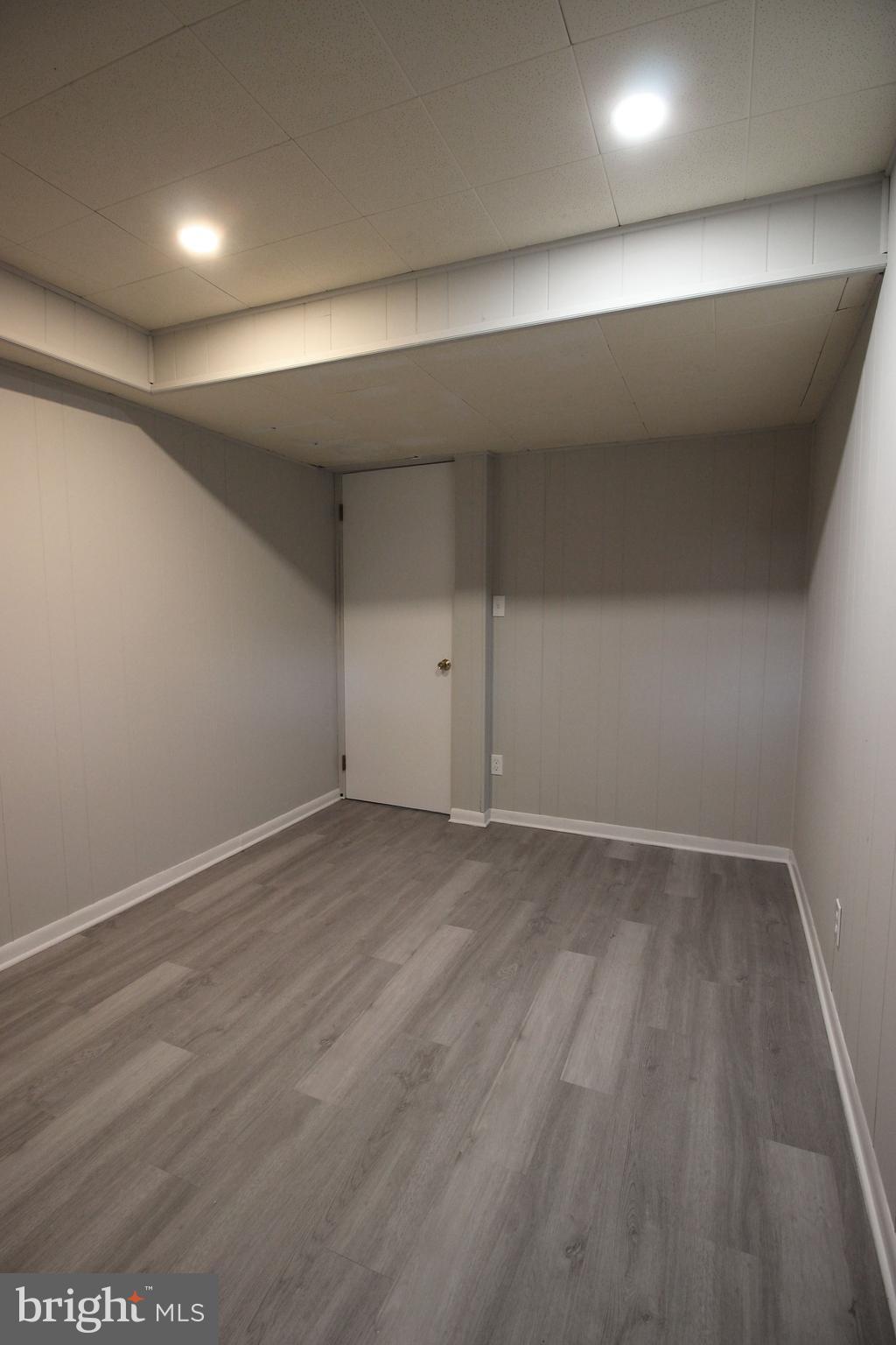 VIENNA WOODS - Residential Lease