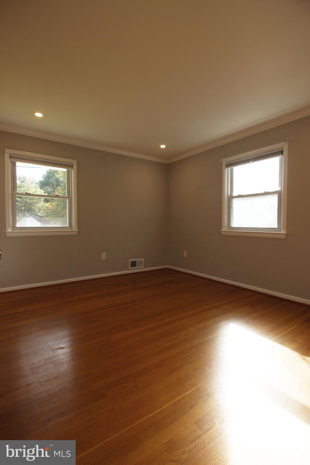 VIENNA WOODS - Residential Lease