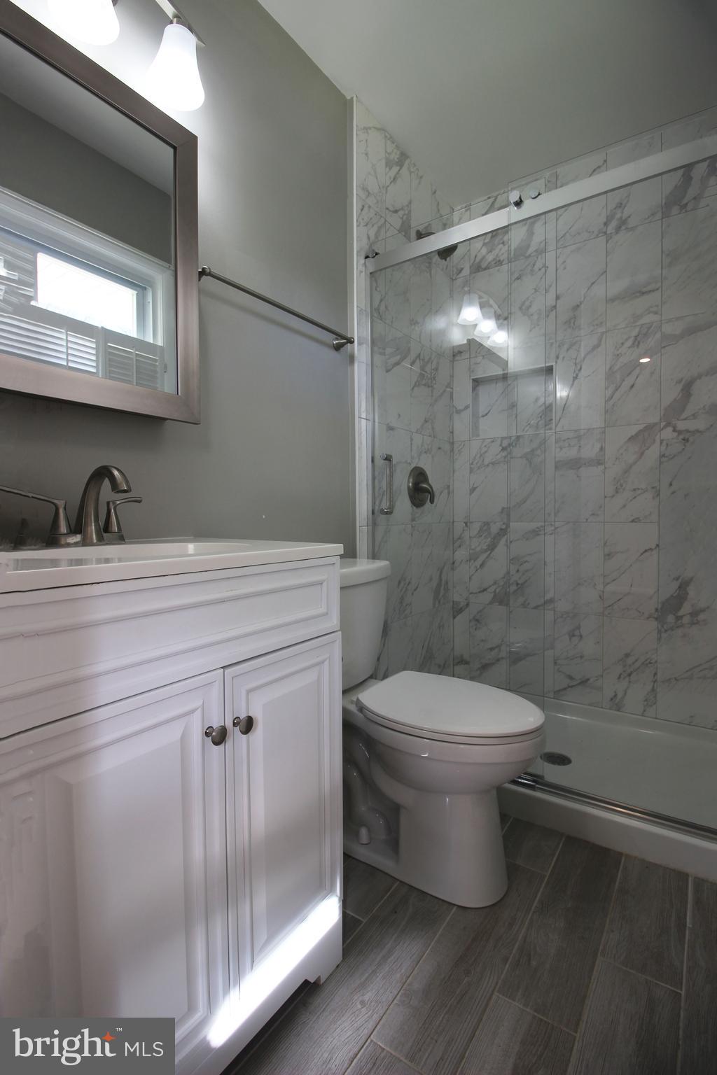 VIENNA WOODS - Residential Lease