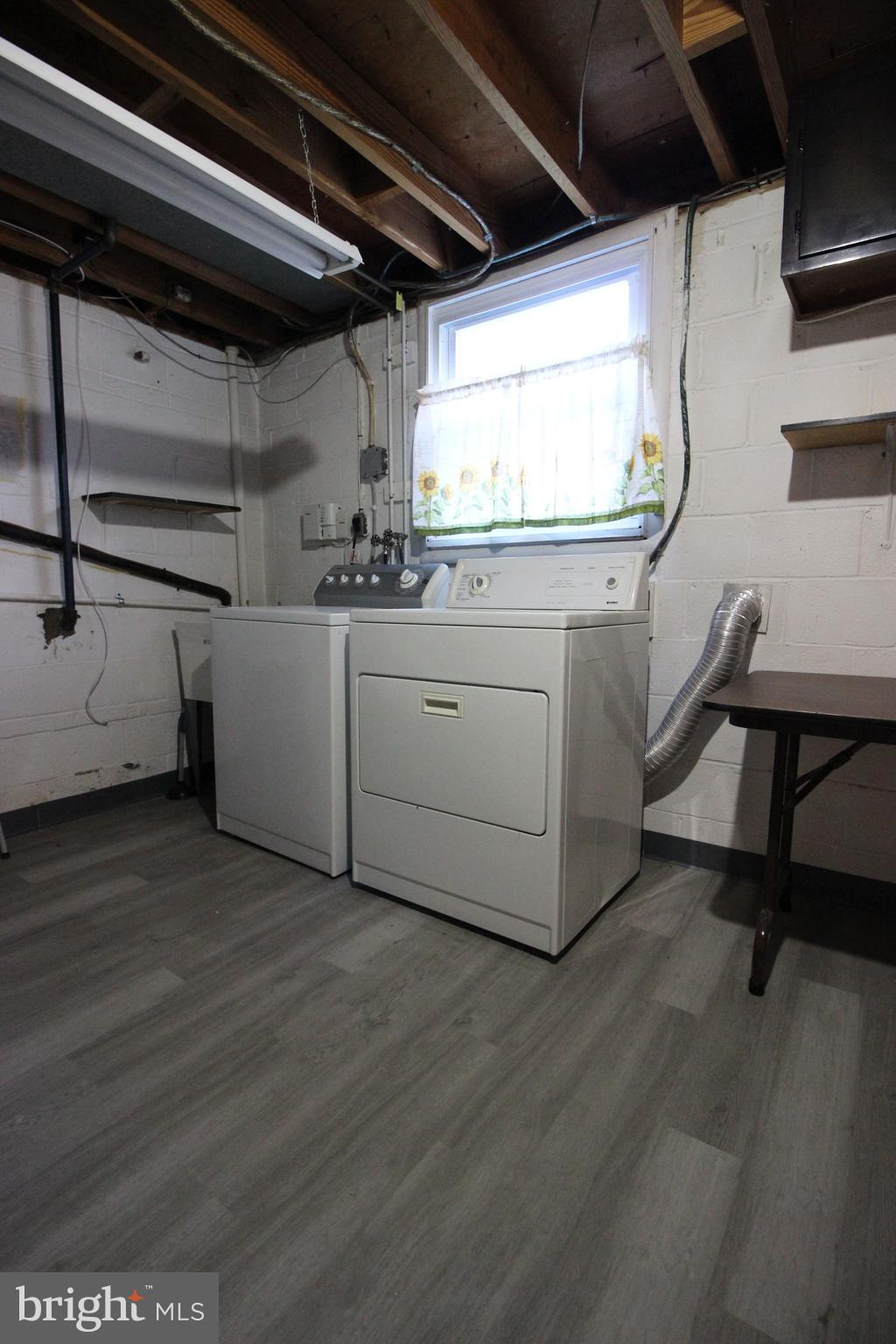 VIENNA WOODS - Residential Lease