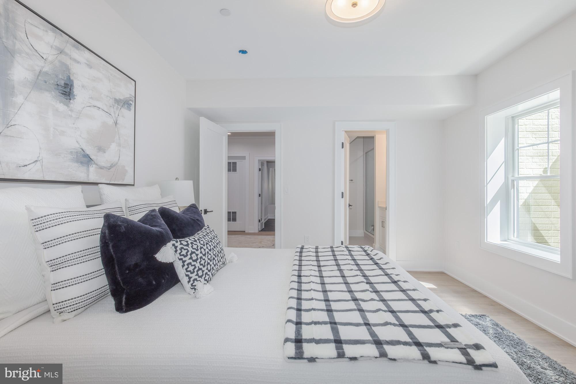 CHEVY CHASE HILLS - Residential