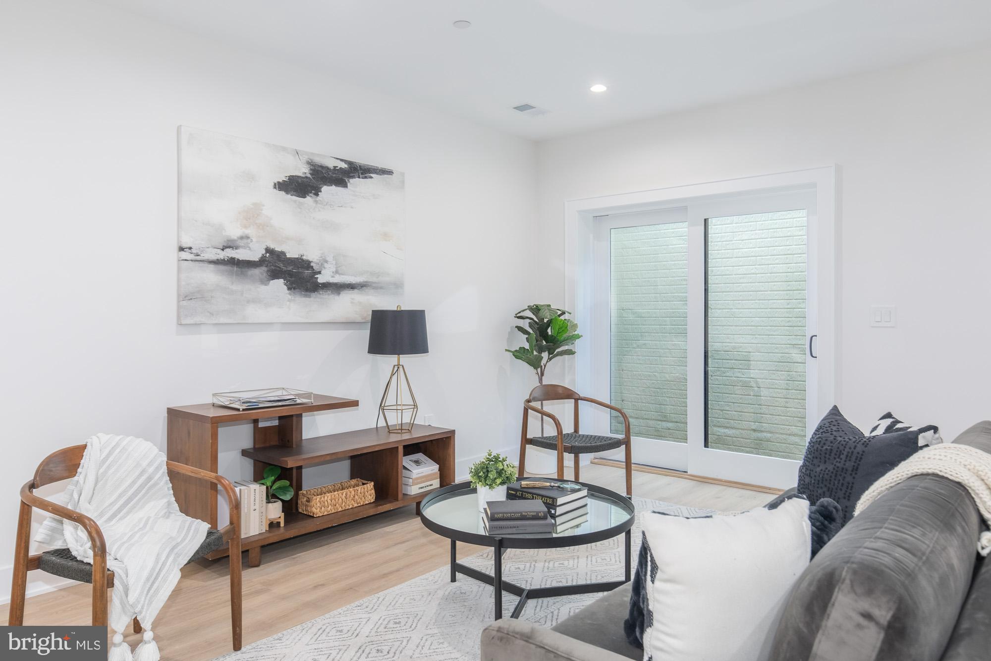 CHEVY CHASE HILLS - Residential