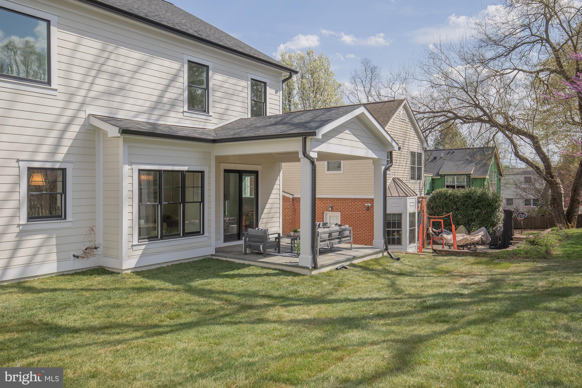 CHEVY CHASE HILLS - Residential