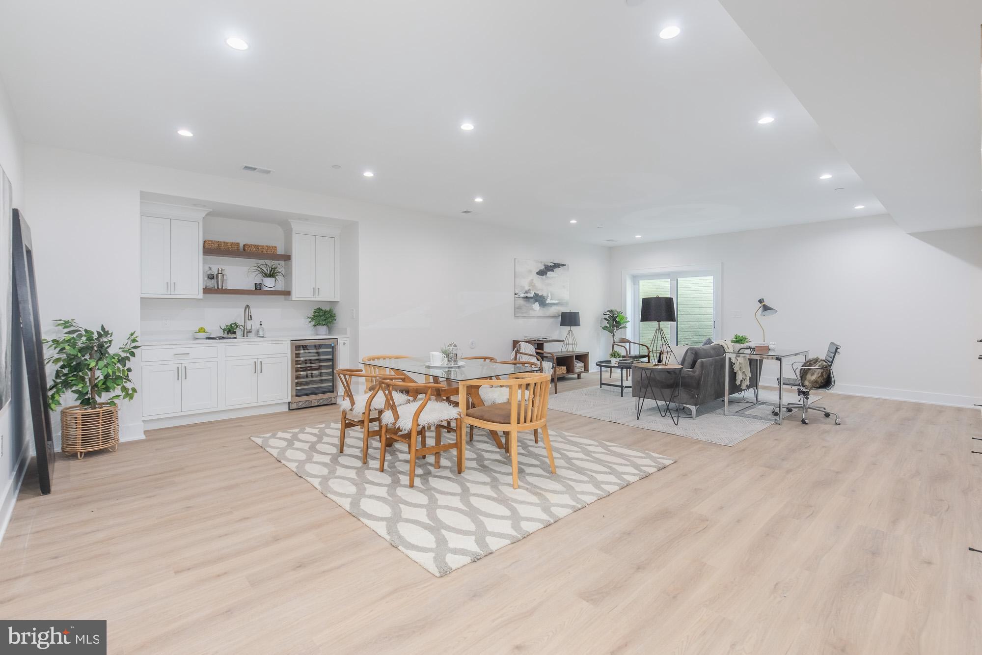 CHEVY CHASE HILLS - Residential