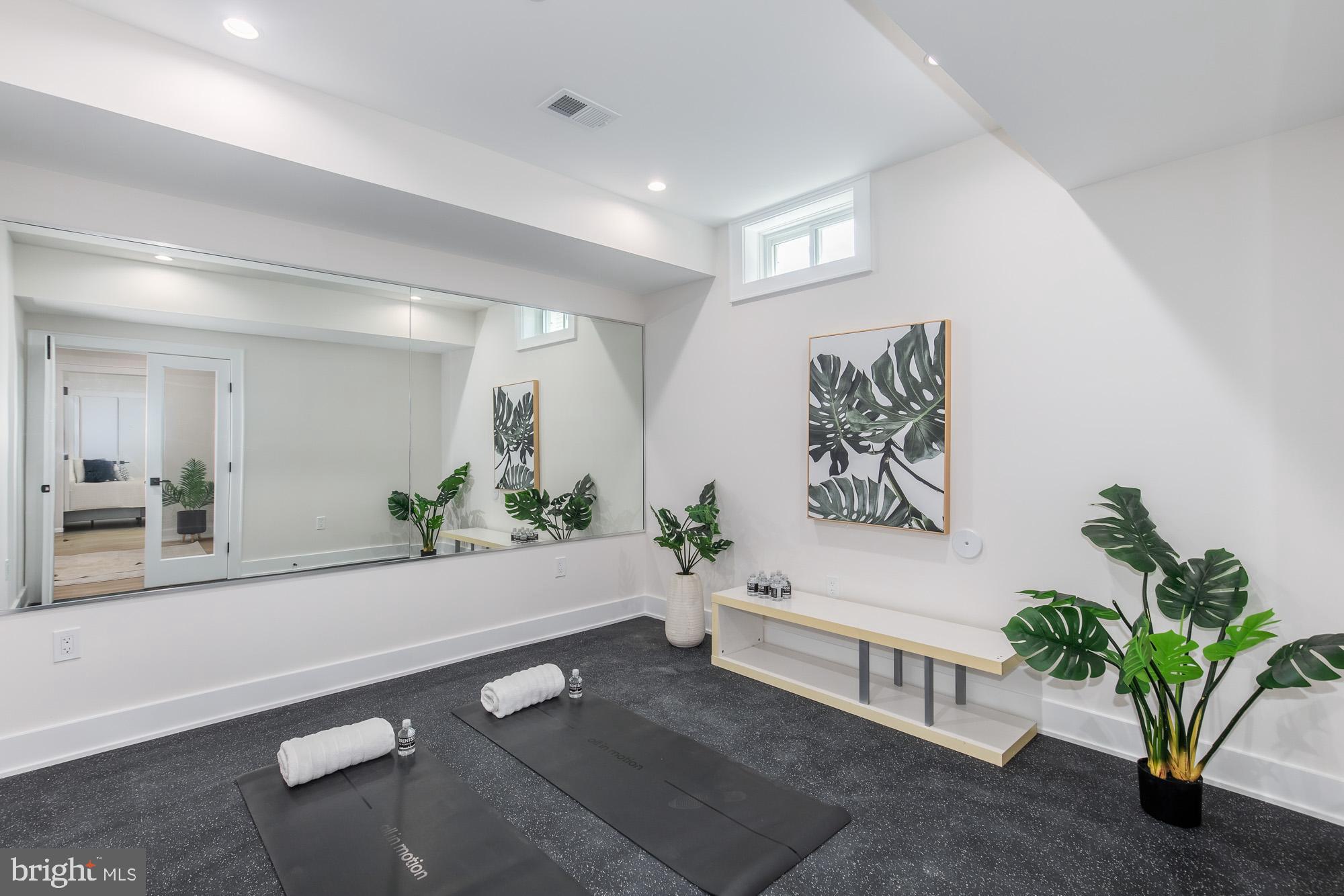 CHEVY CHASE HILLS - Residential