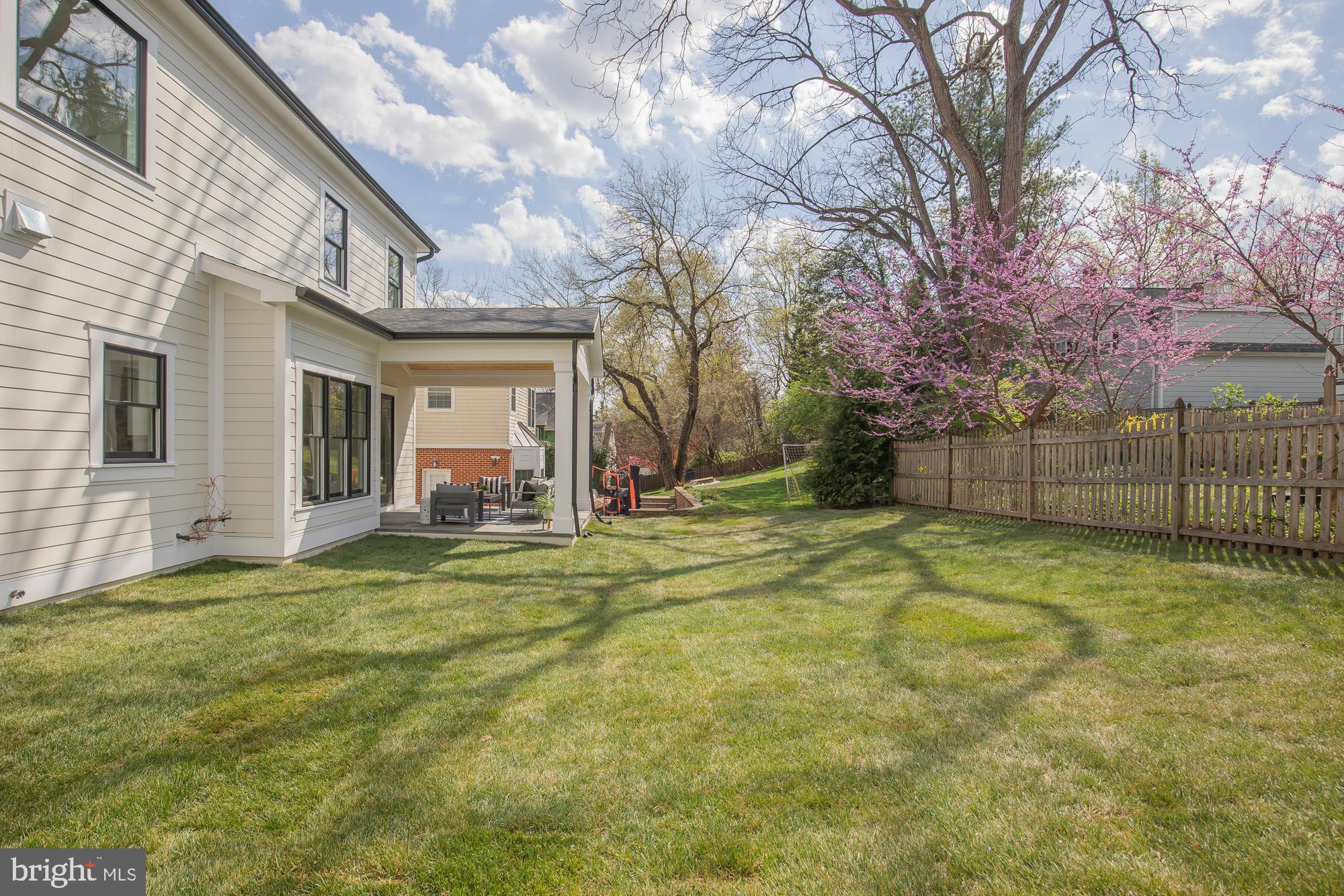 CHEVY CHASE HILLS - Residential