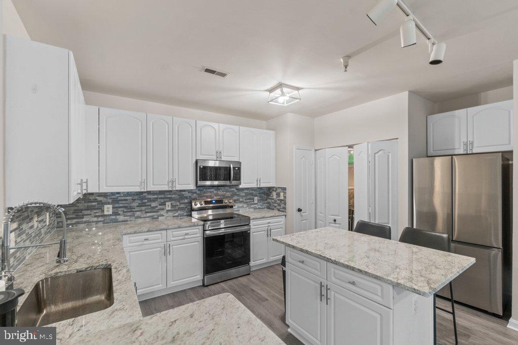 HIGH VIEW AT HUNT VALLEY - Residential