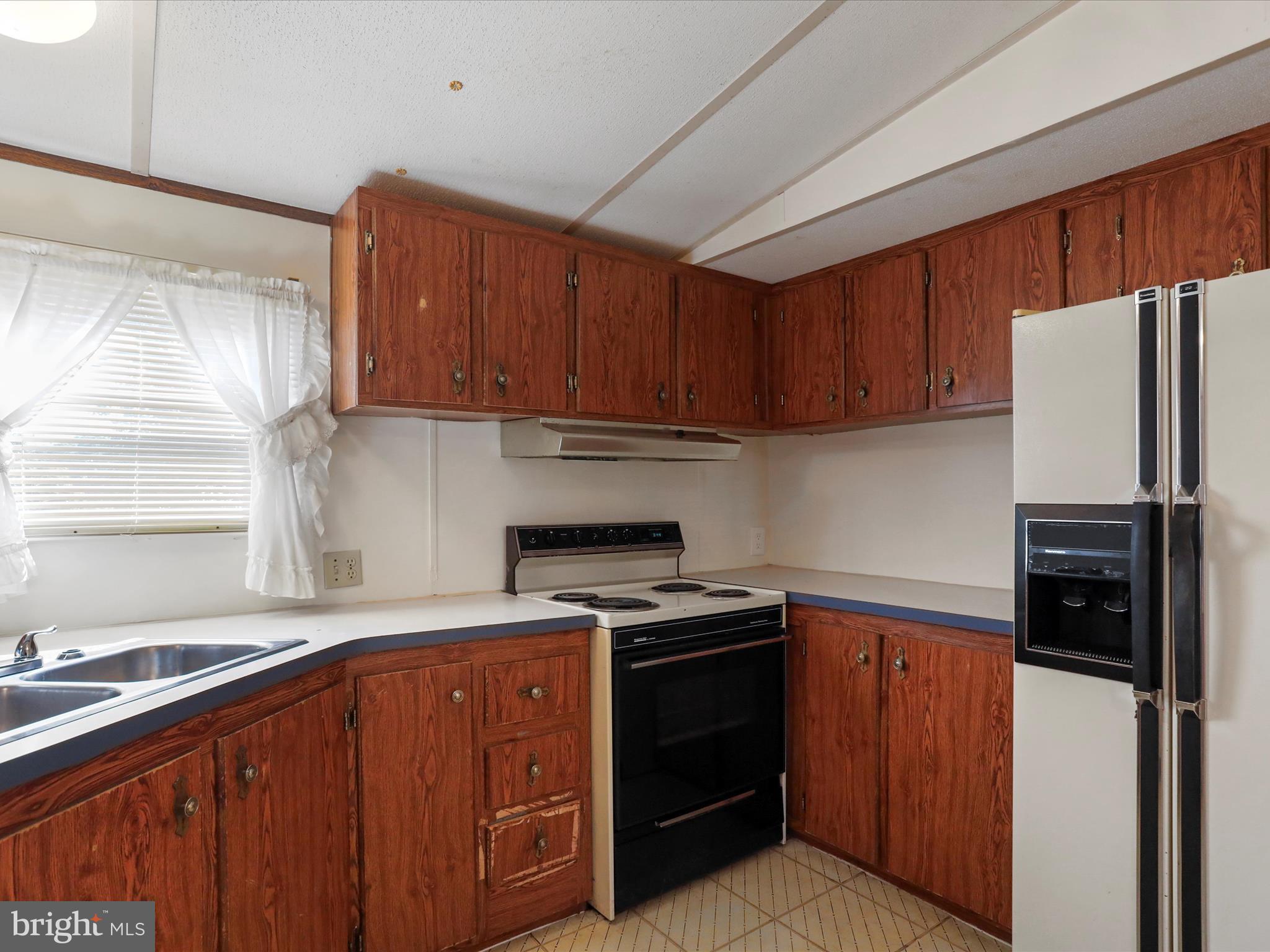 FLOWING ACRES - Residential