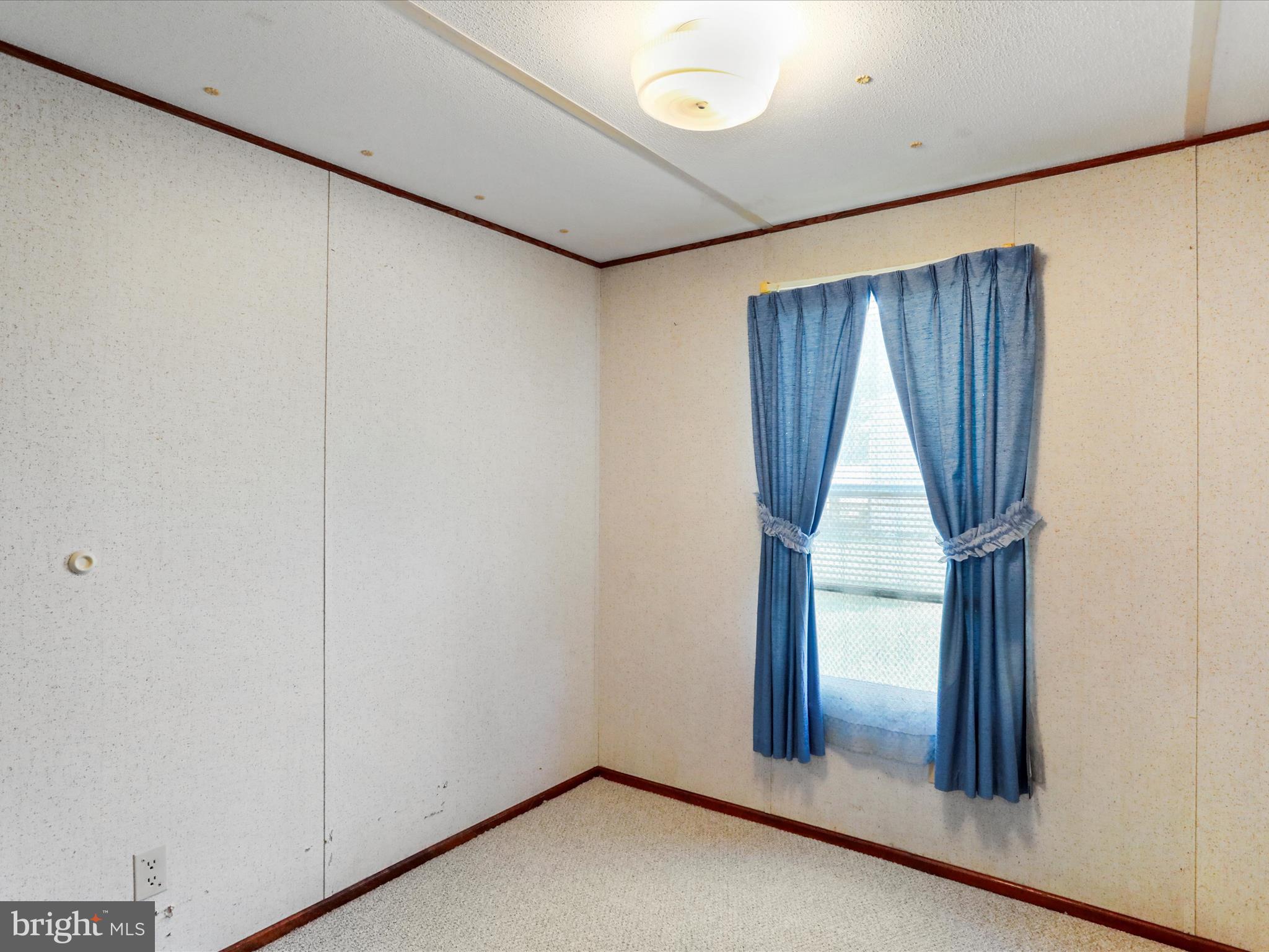 FLOWING ACRES - Residential