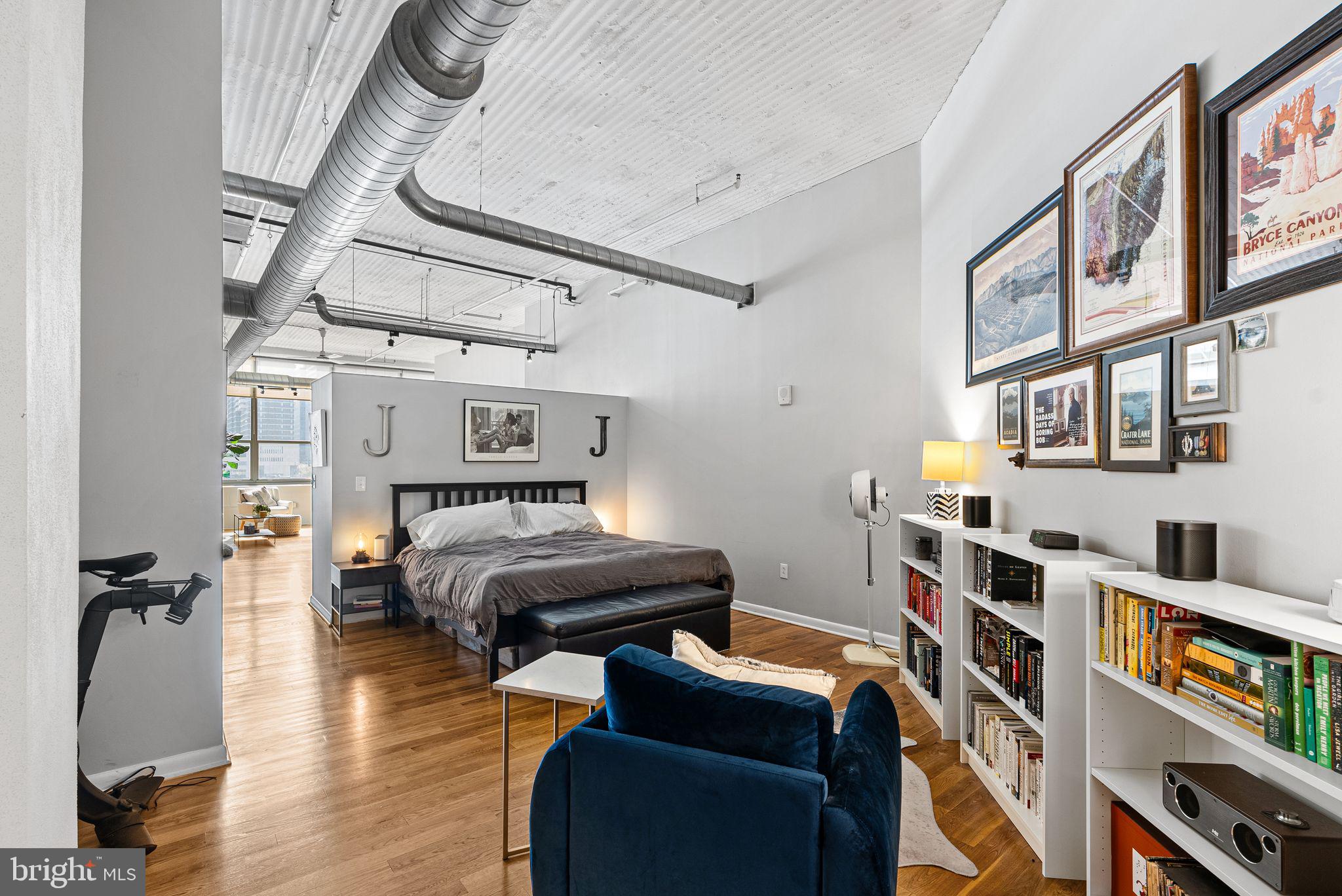 LOGAN SQUARE - Residential