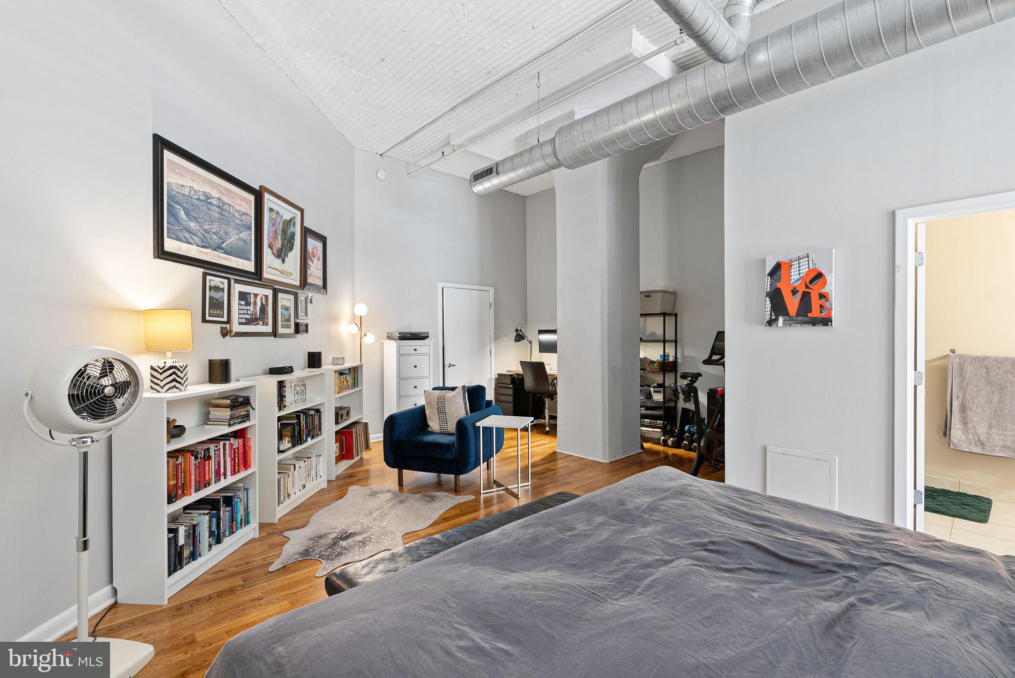 LOGAN SQUARE - Residential