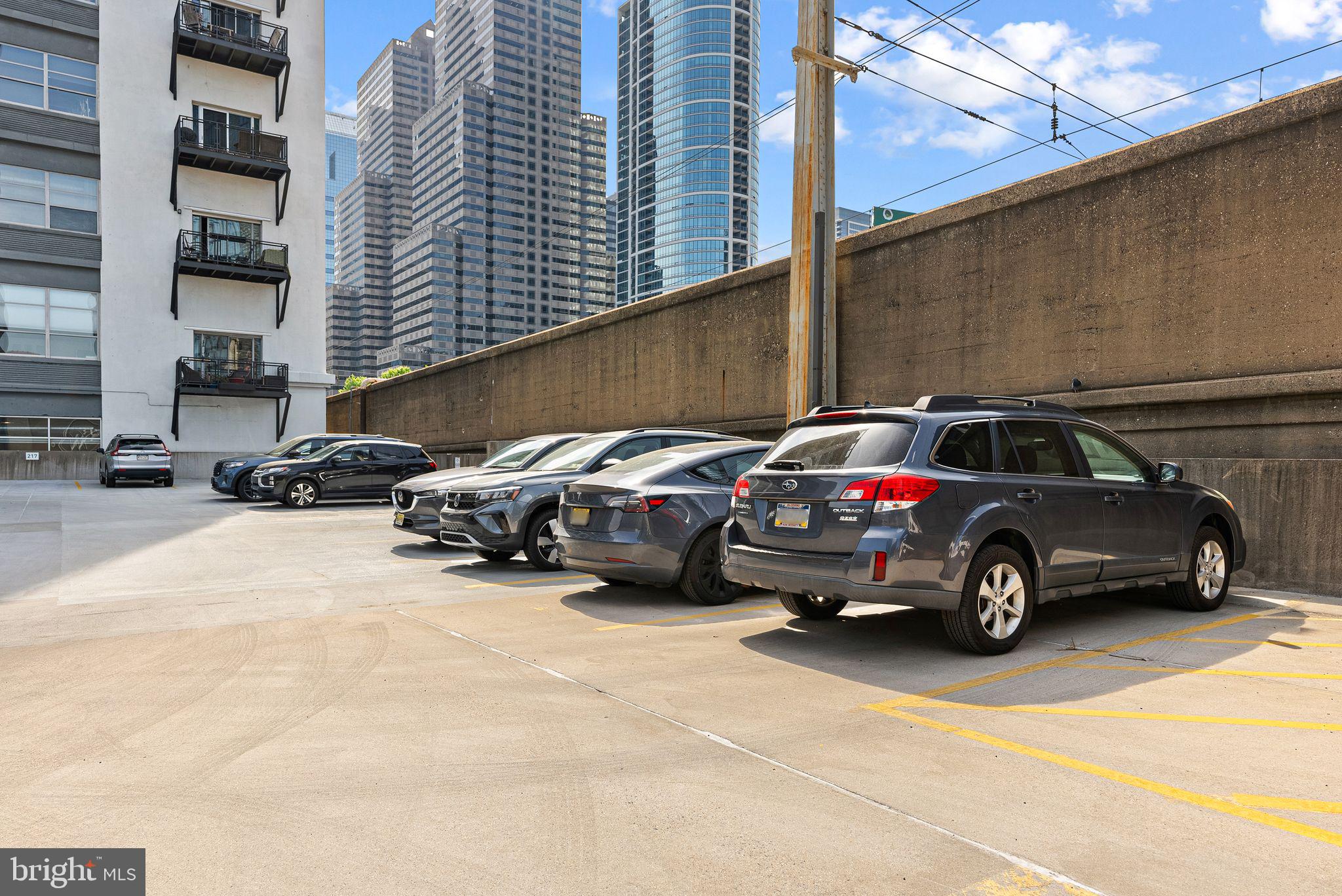 LOGAN SQUARE - Residential