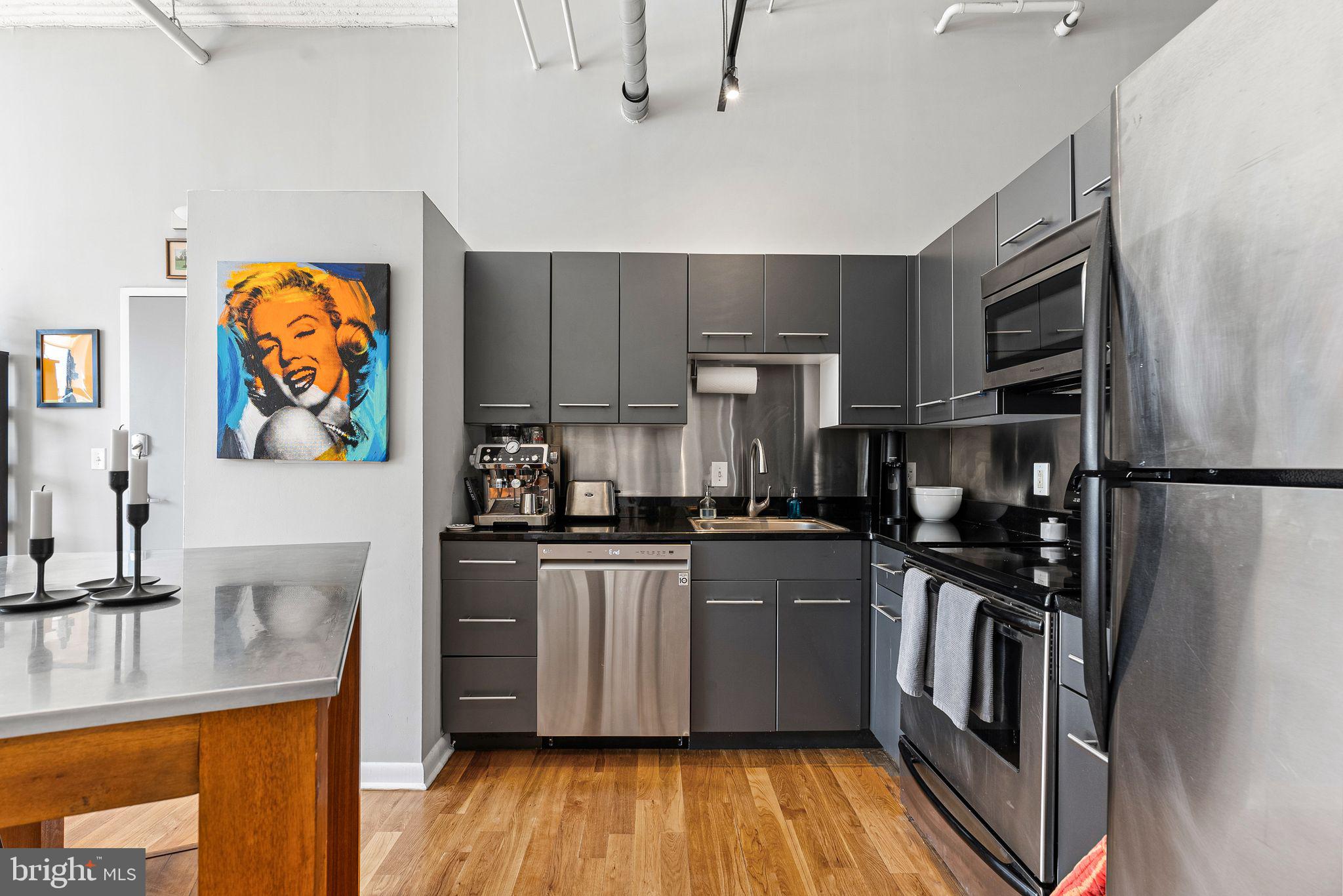 LOGAN SQUARE - Residential