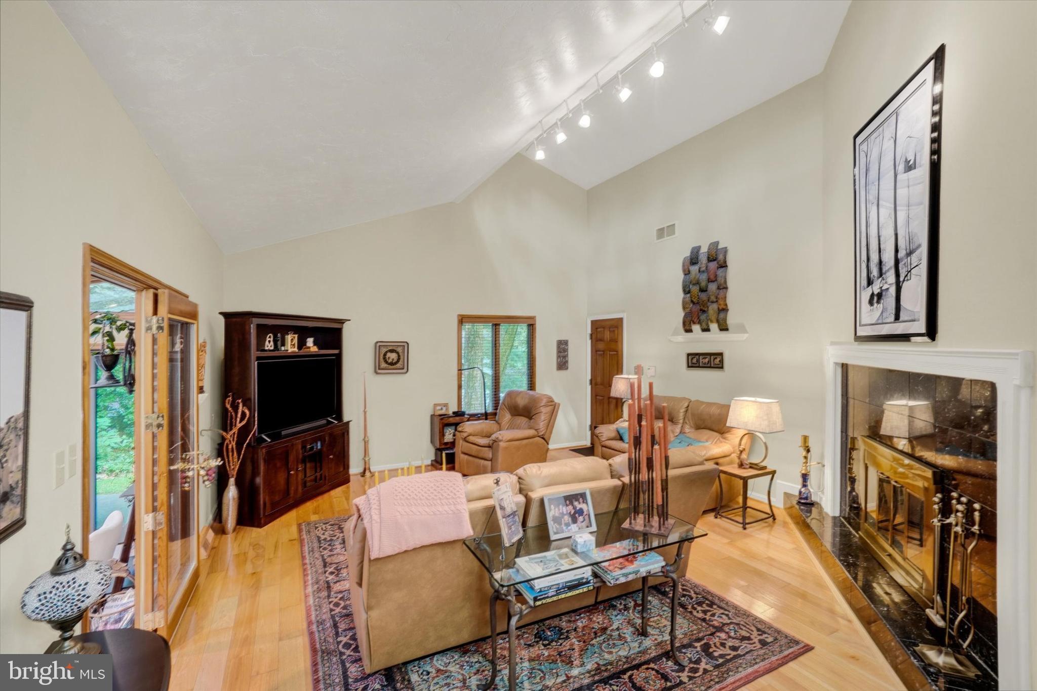 YORK TWP - Residential