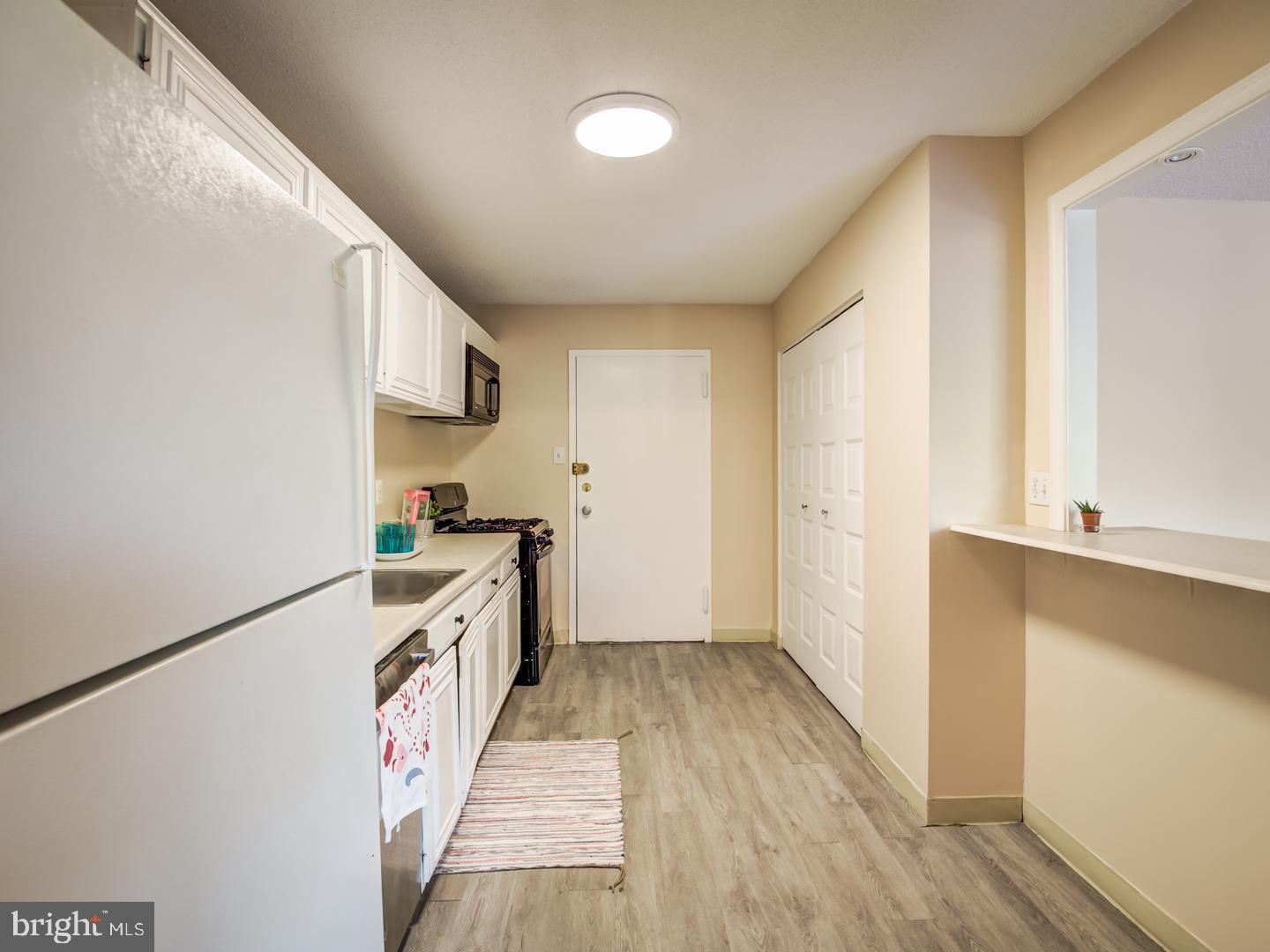 TOWERS IN WESTCHESTER PARK - Residential