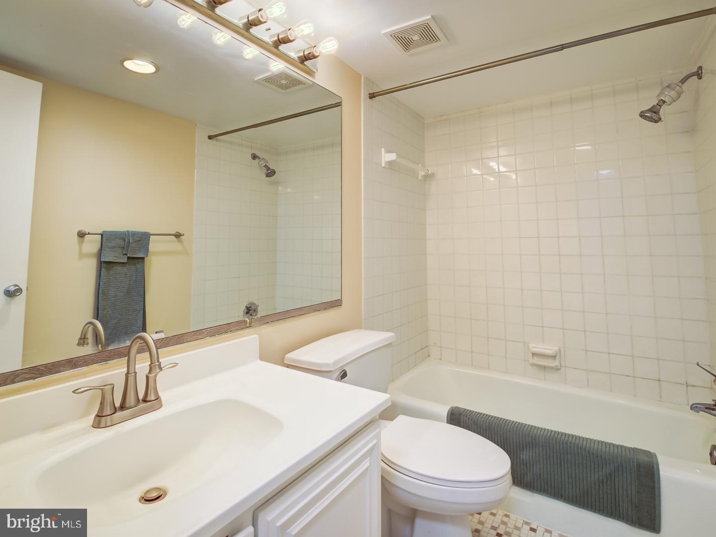 TOWERS IN WESTCHESTER PARK - Residential