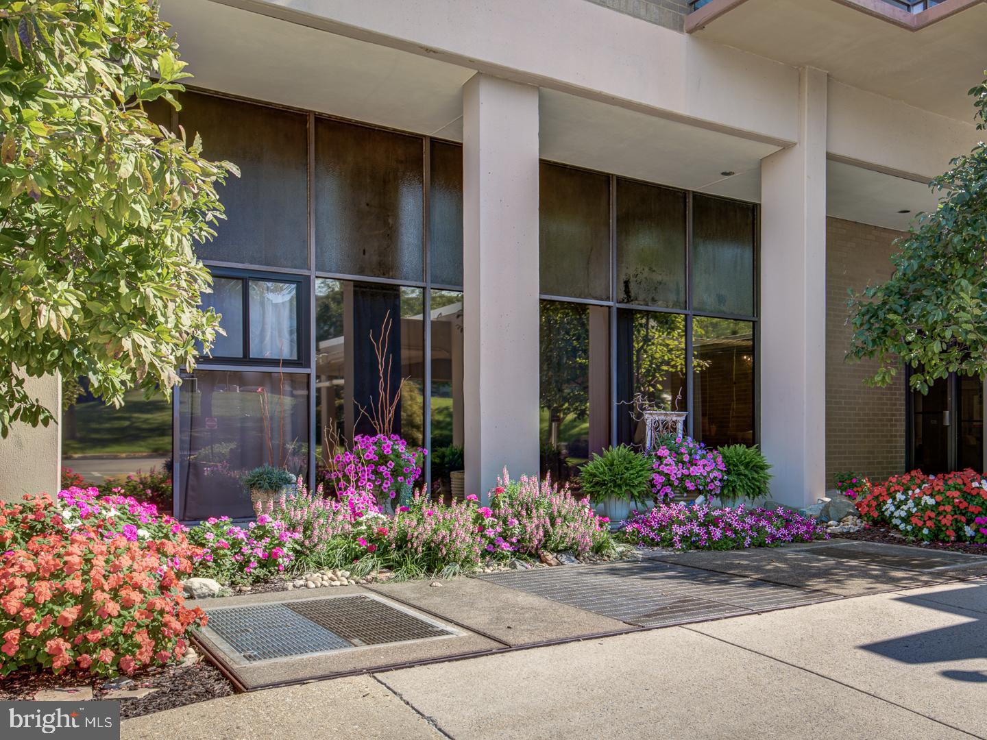 TOWERS IN WESTCHESTER PARK - Residential