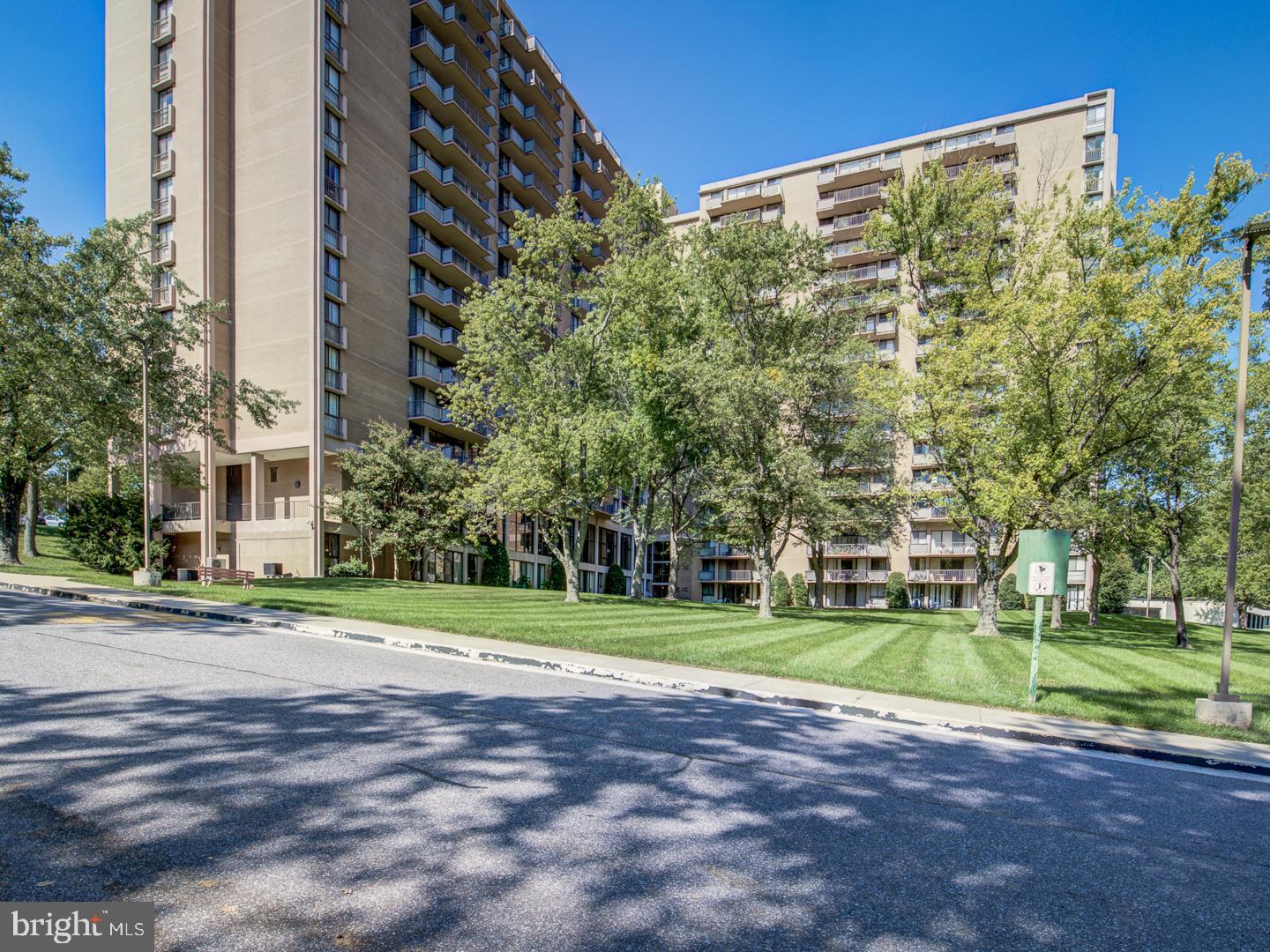 TOWERS IN WESTCHESTER PARK - Residential