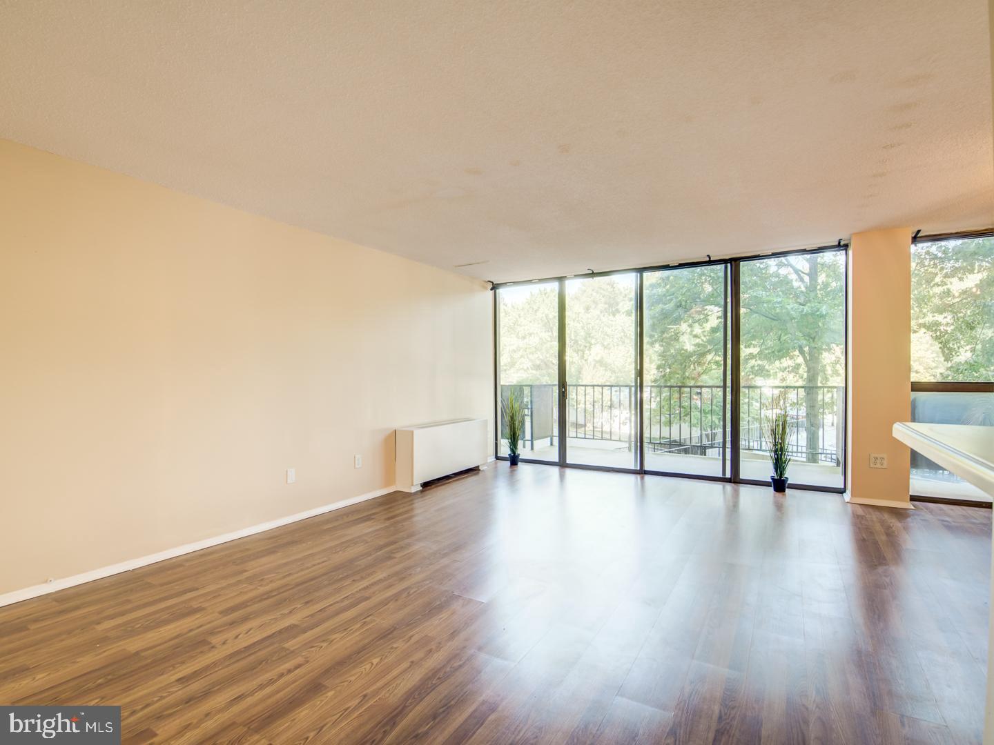 TOWERS IN WESTCHESTER PARK - Residential