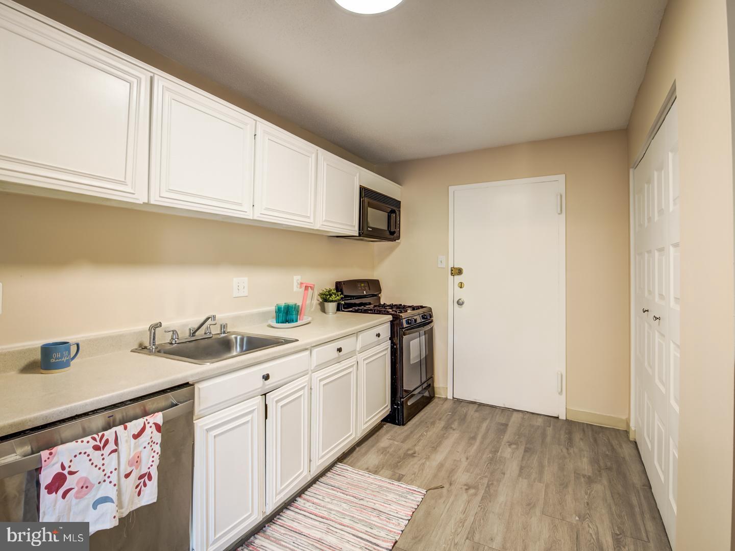 TOWERS IN WESTCHESTER PARK - Residential