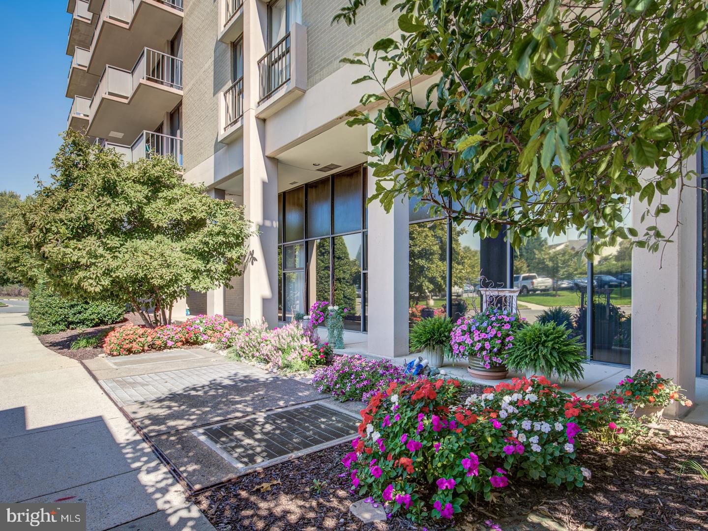 TOWERS IN WESTCHESTER PARK - Residential