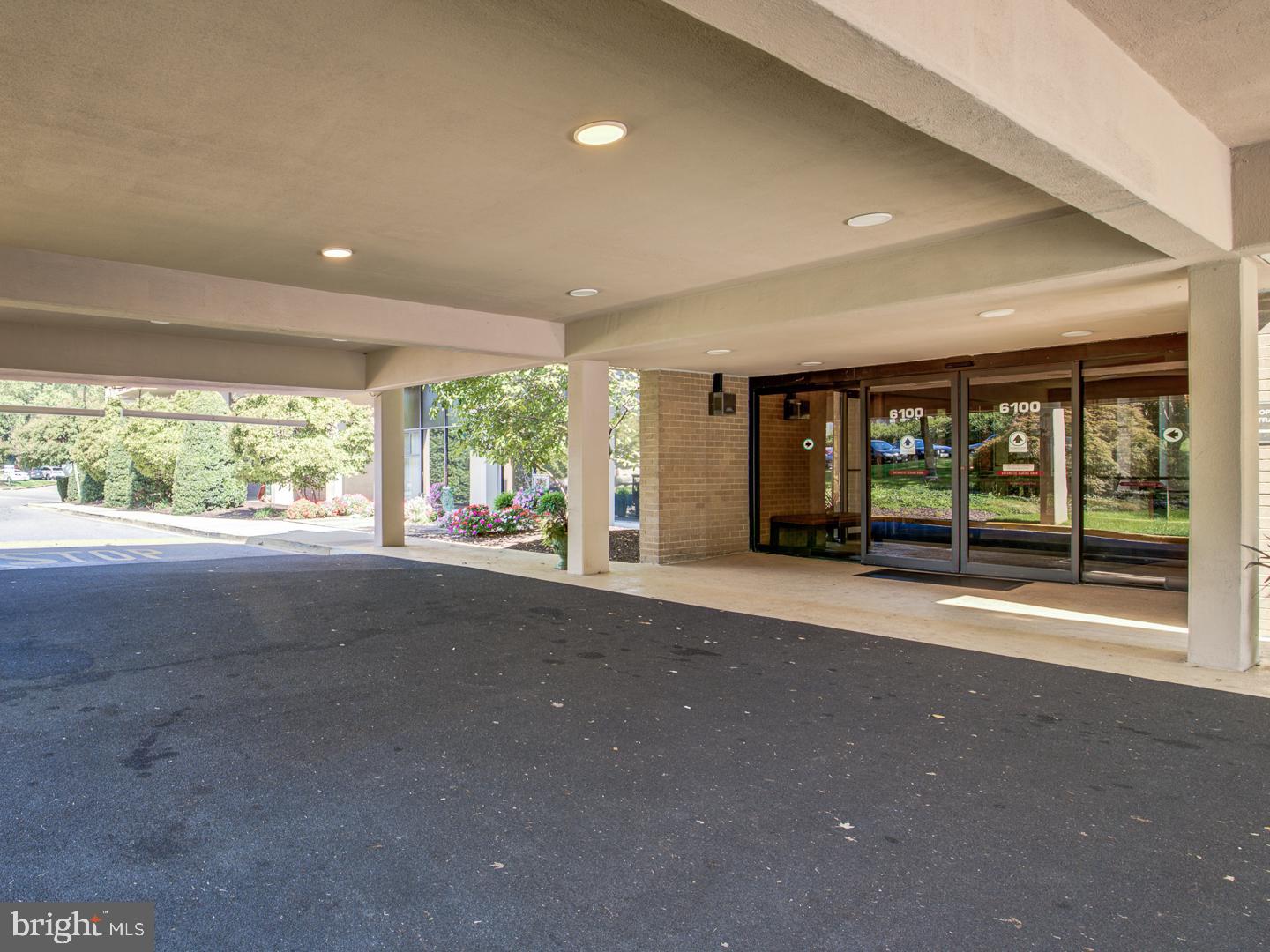 TOWERS IN WESTCHESTER PARK - Residential