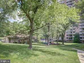 TOWERS IN WESTCHESTER PARK - Residential