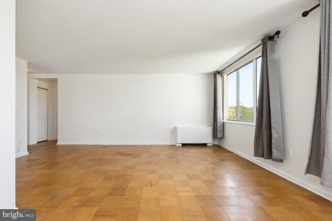 RIVER TOWERS - Residential