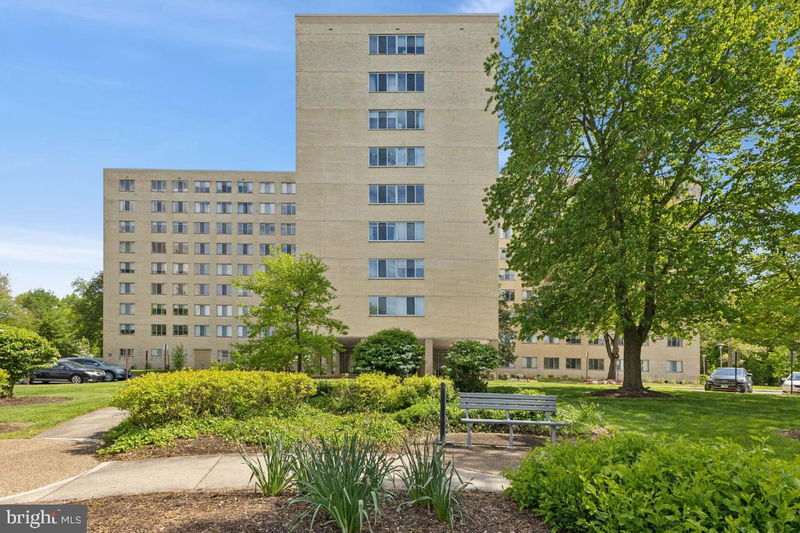 RIVER TOWERS - Residential