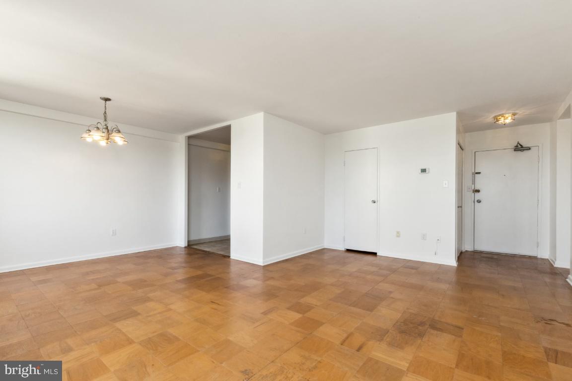 RIVER TOWERS - Residential