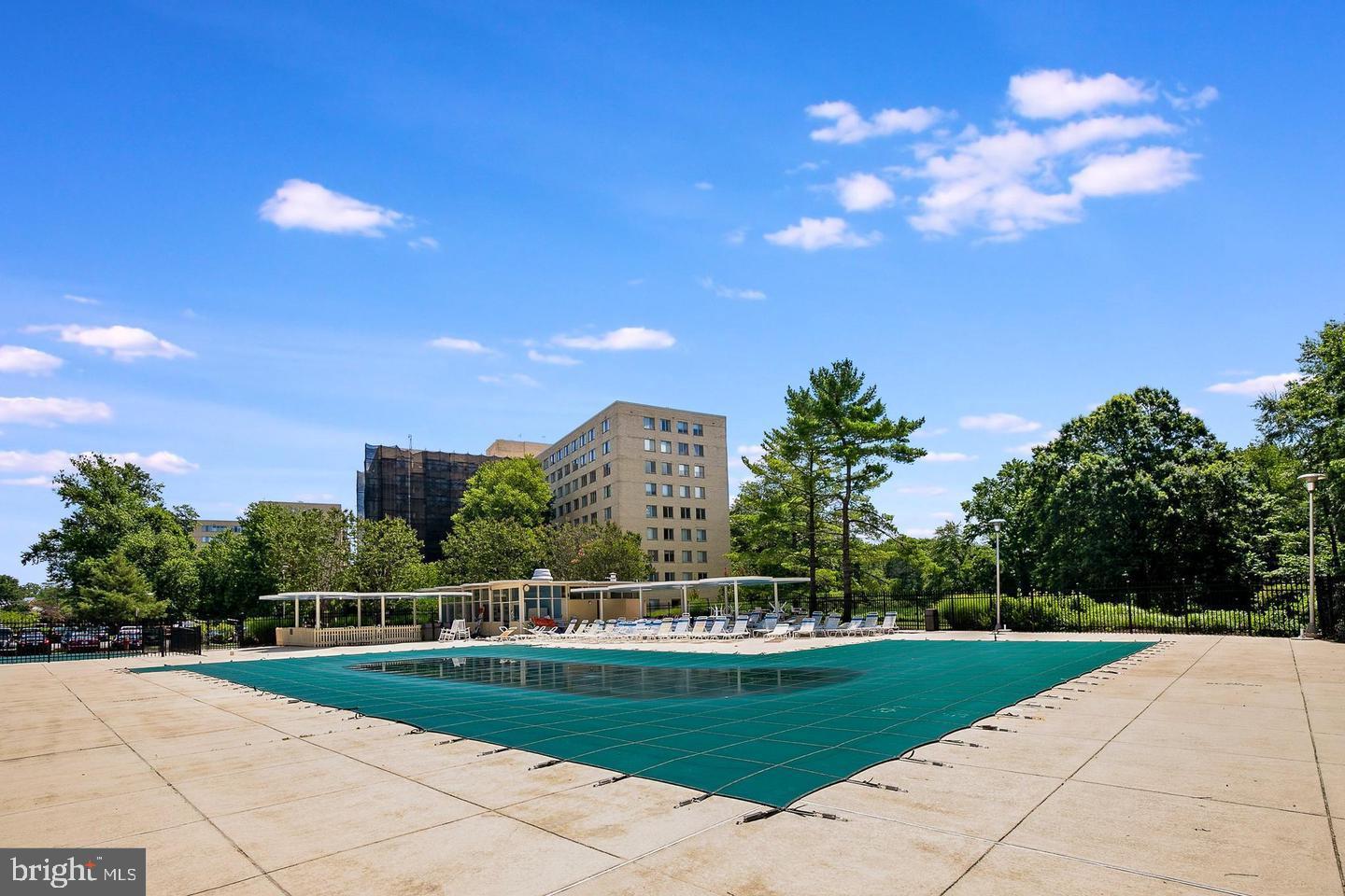 RIVER TOWERS - Residential