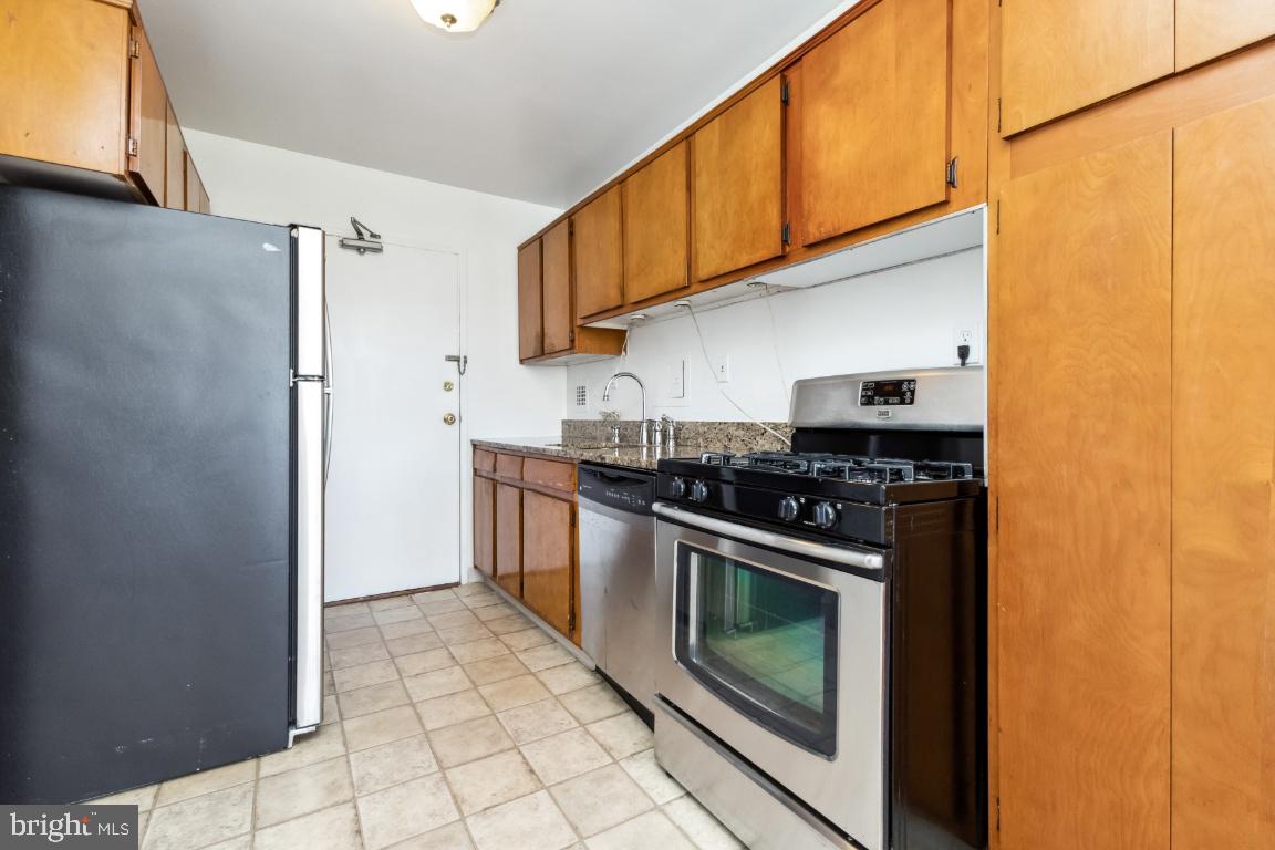 RIVER TOWERS - Residential