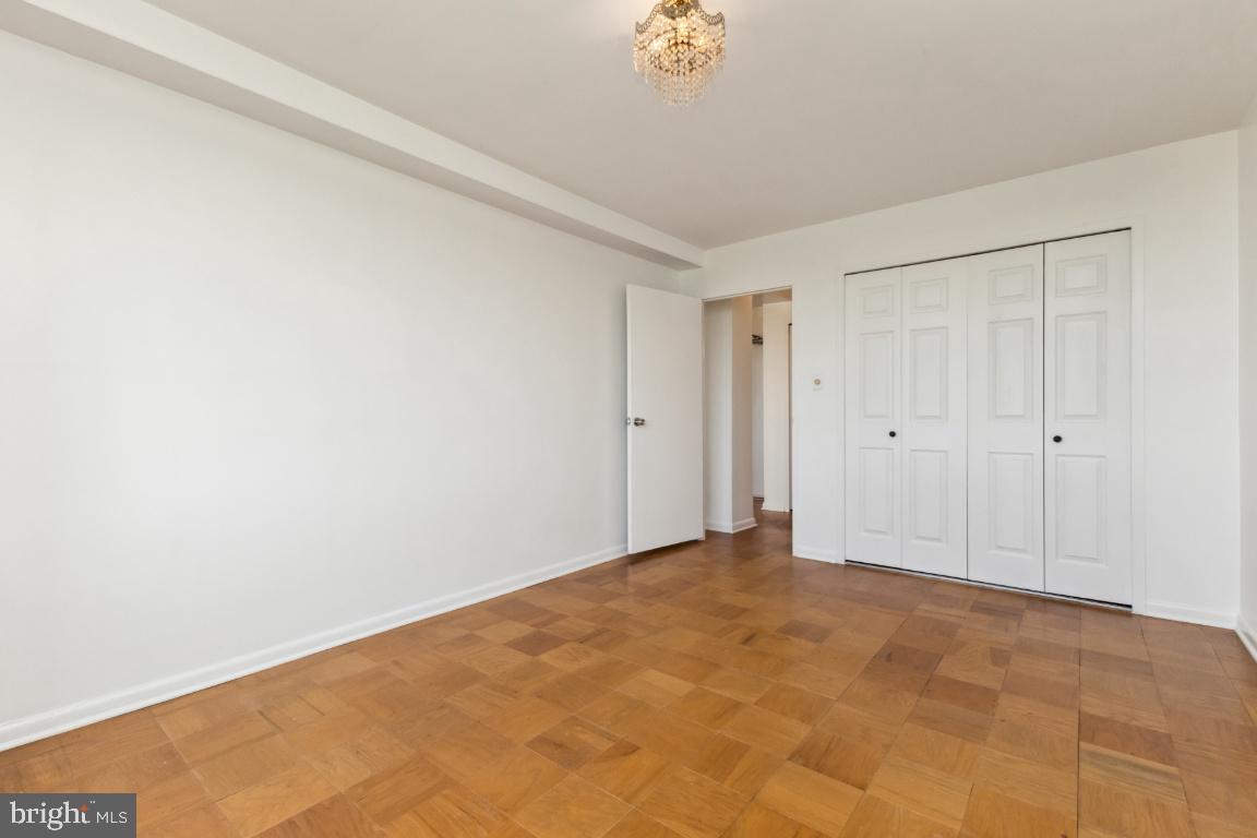 RIVER TOWERS - Residential