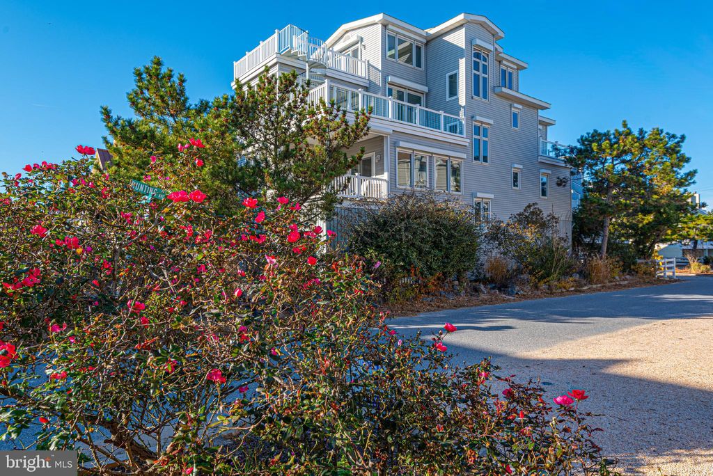 Photo of 40209 Maryland Avenue, FENWICK ISLAND, DE 19944 (MLS # DESU2100990)