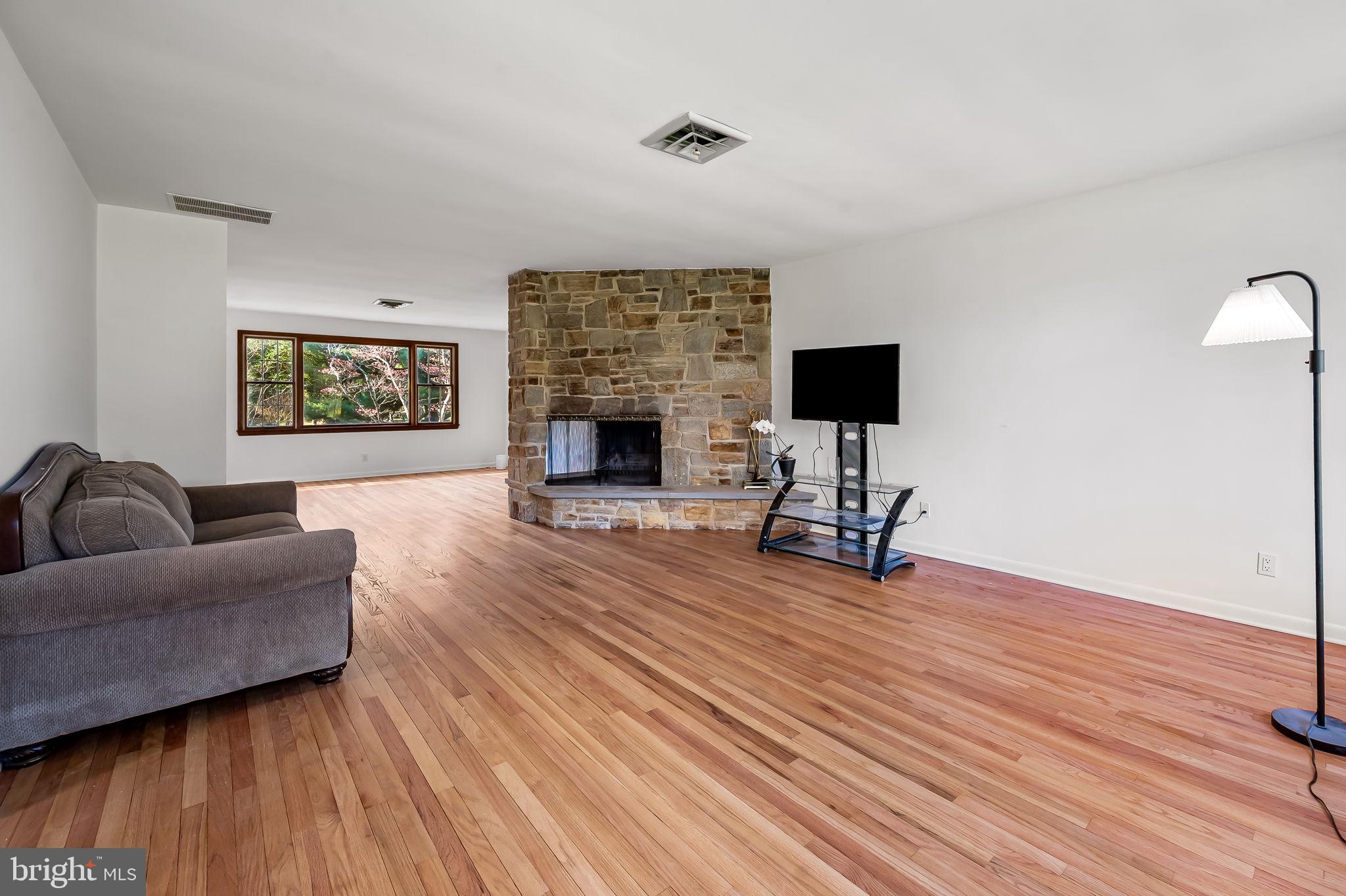 HONEYSUCKLE HILL - Residential