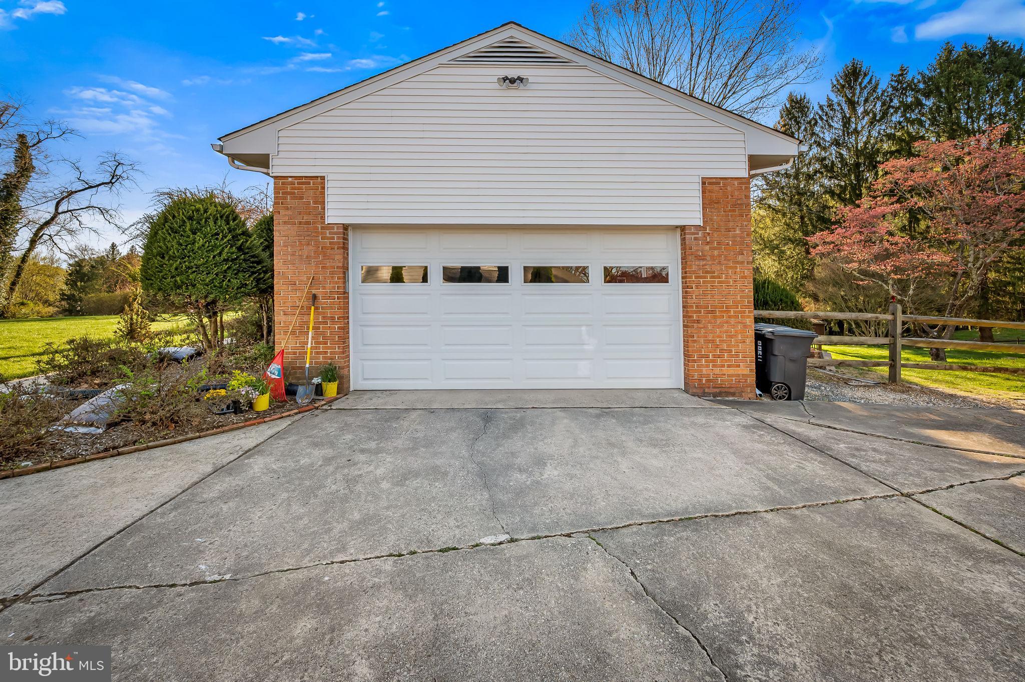 HONEYSUCKLE HILL - Residential