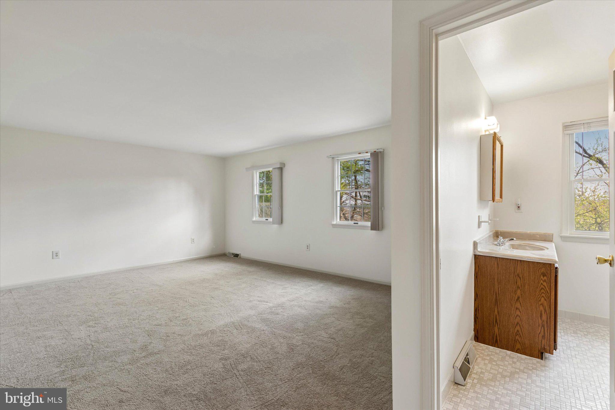 STOTESBURY TWHSE - Residential