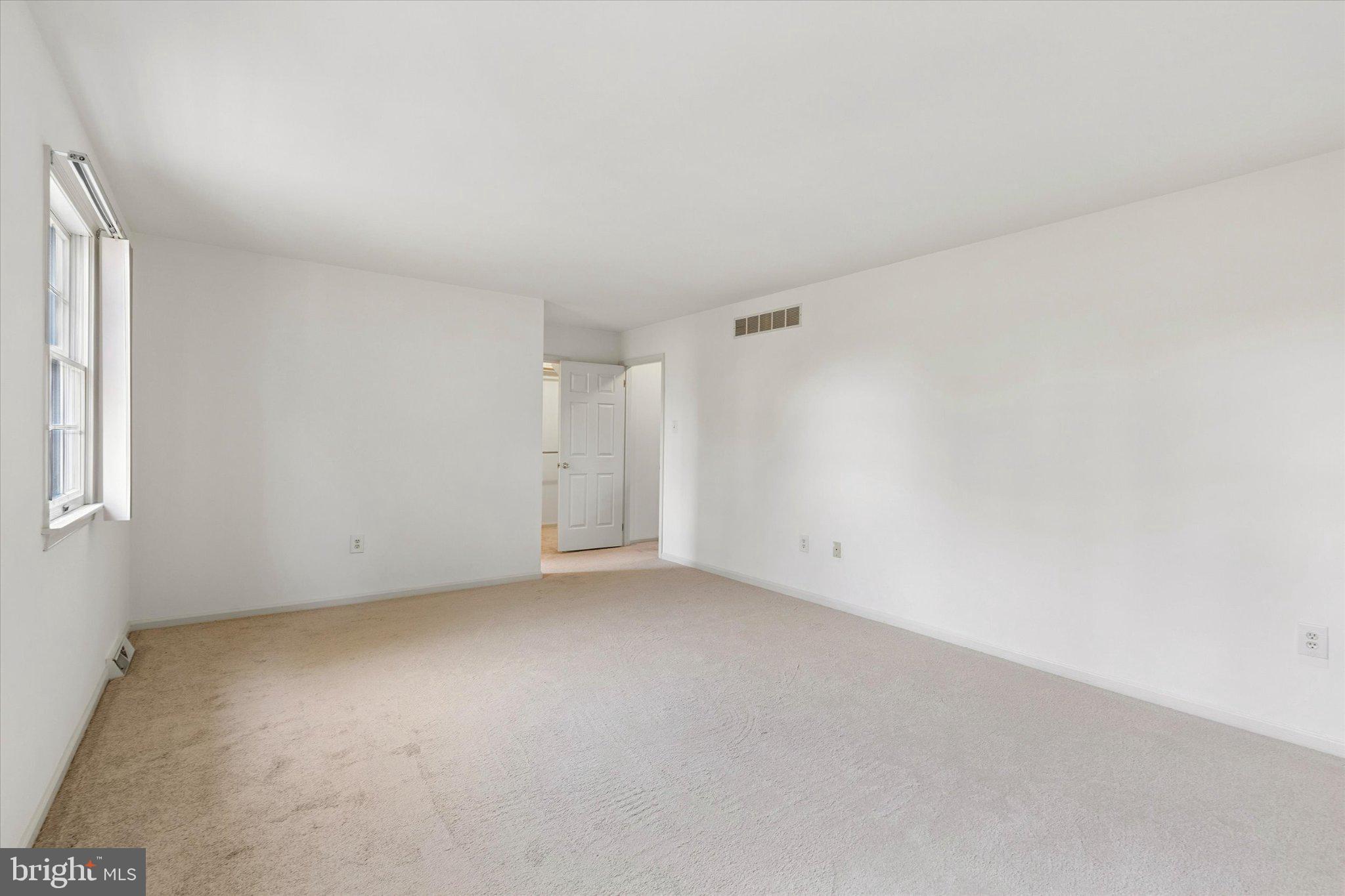 STOTESBURY TWHSE - Residential