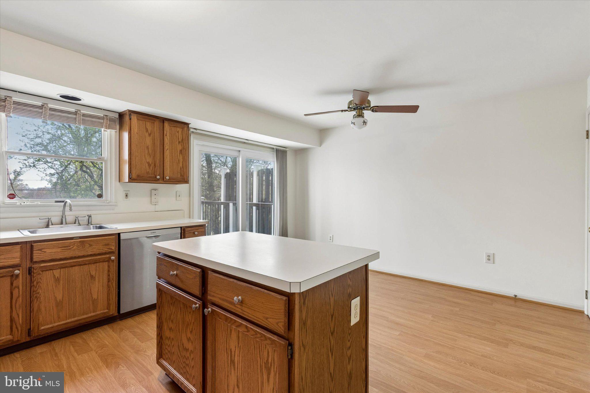 STOTESBURY TWHSE - Residential