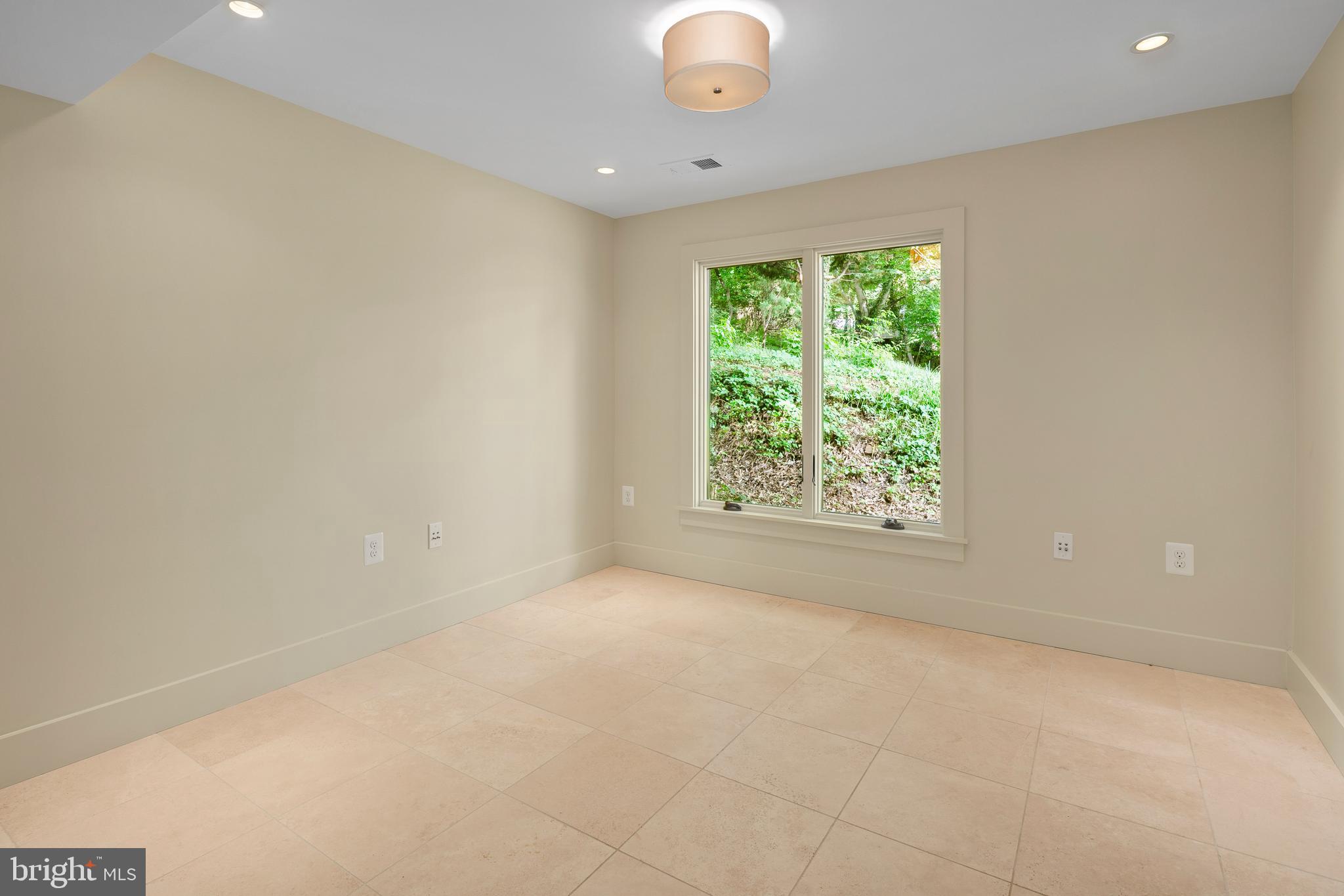 WOODMONT - Residential