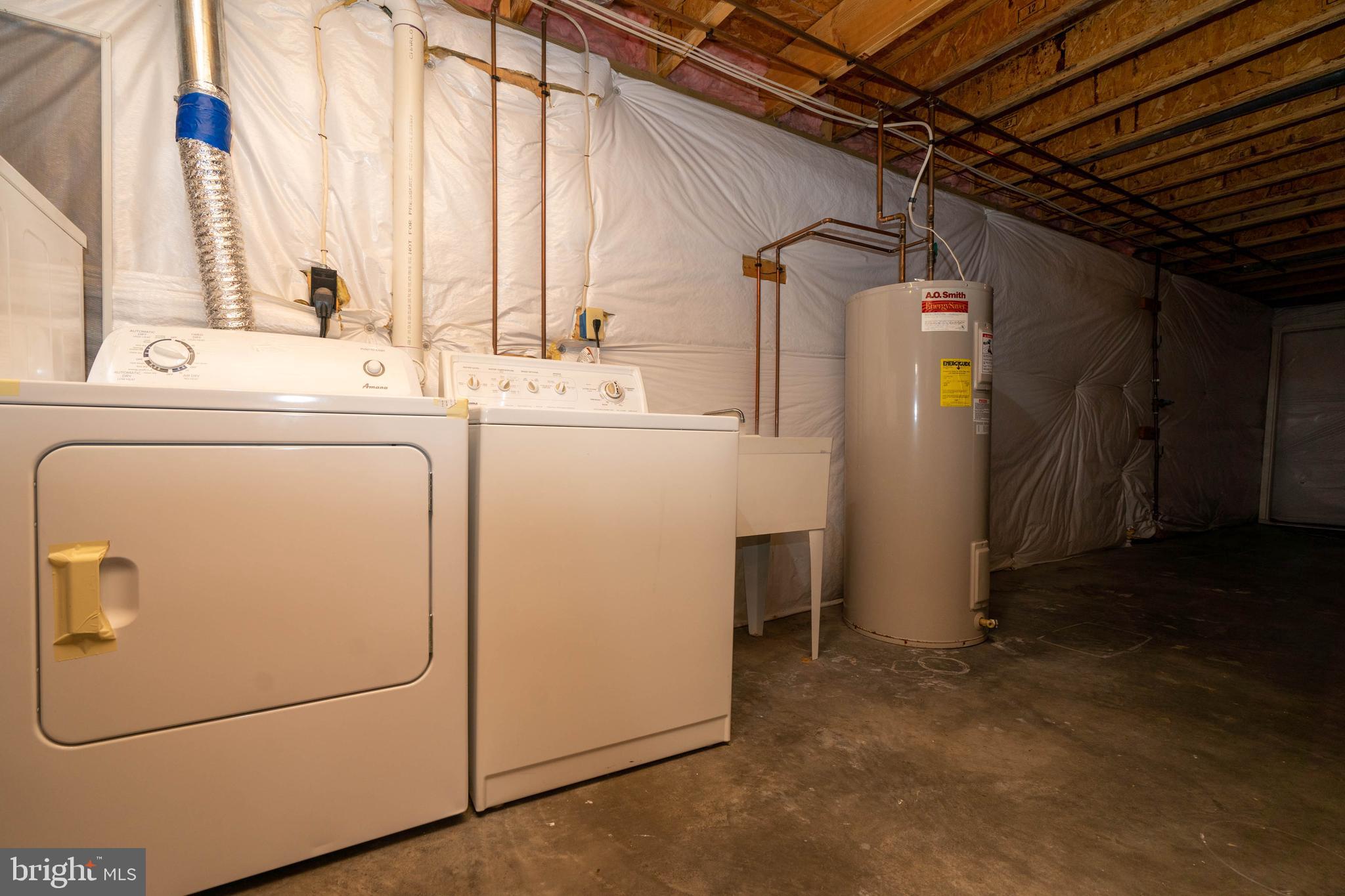 WILLIAMSBURG - Residential Lease