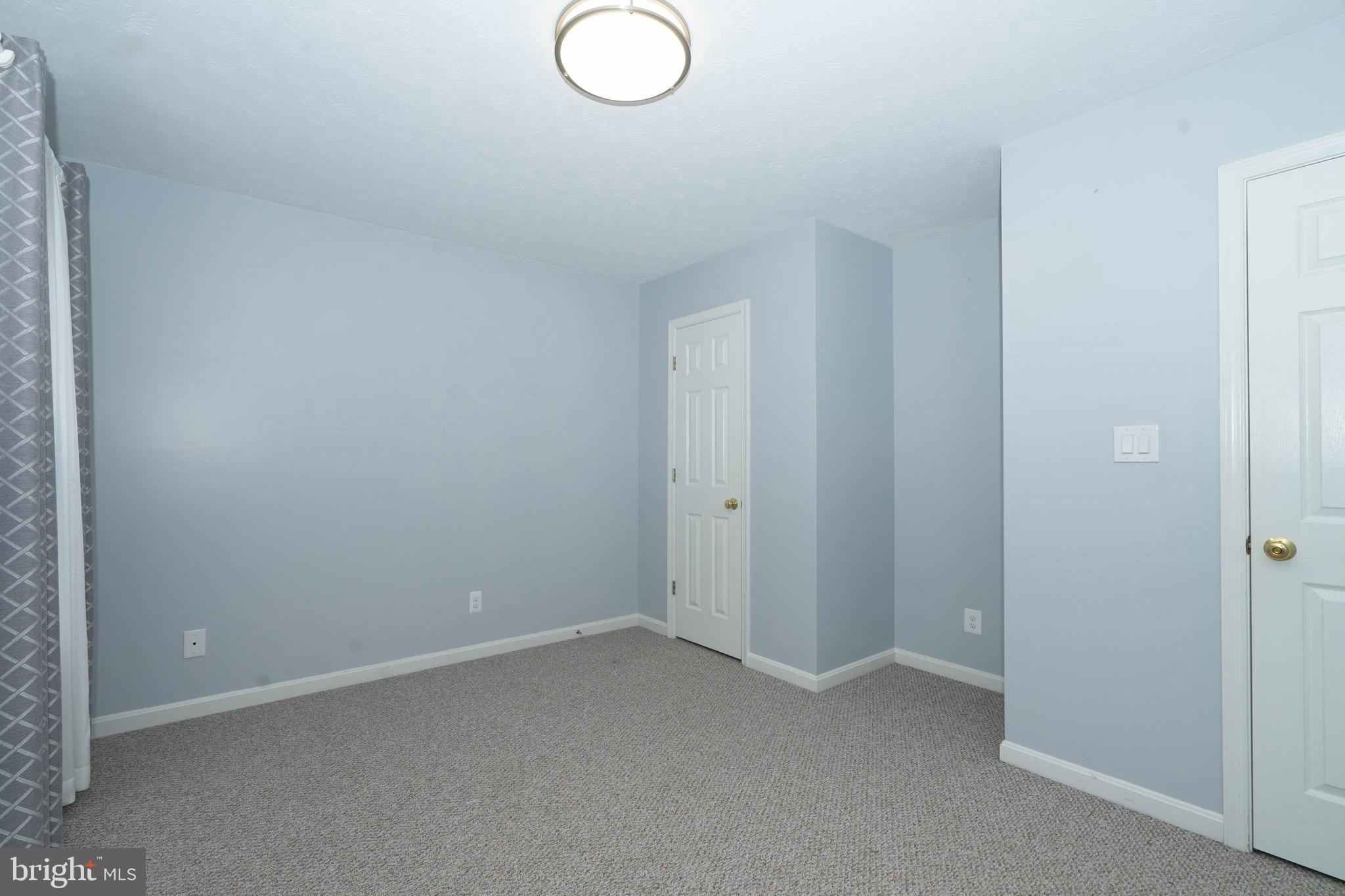 WILLIAMSBURG - Residential Lease