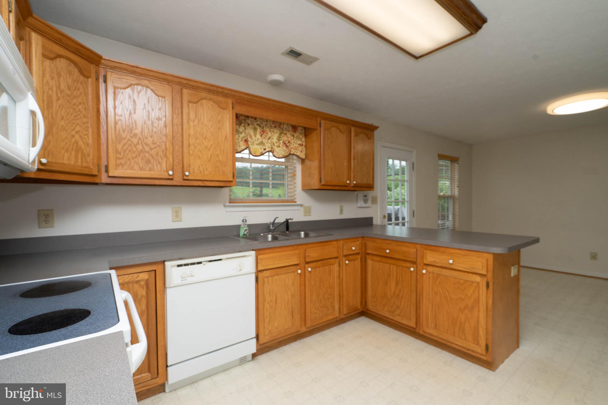 WILLIAMSBURG - Residential Lease