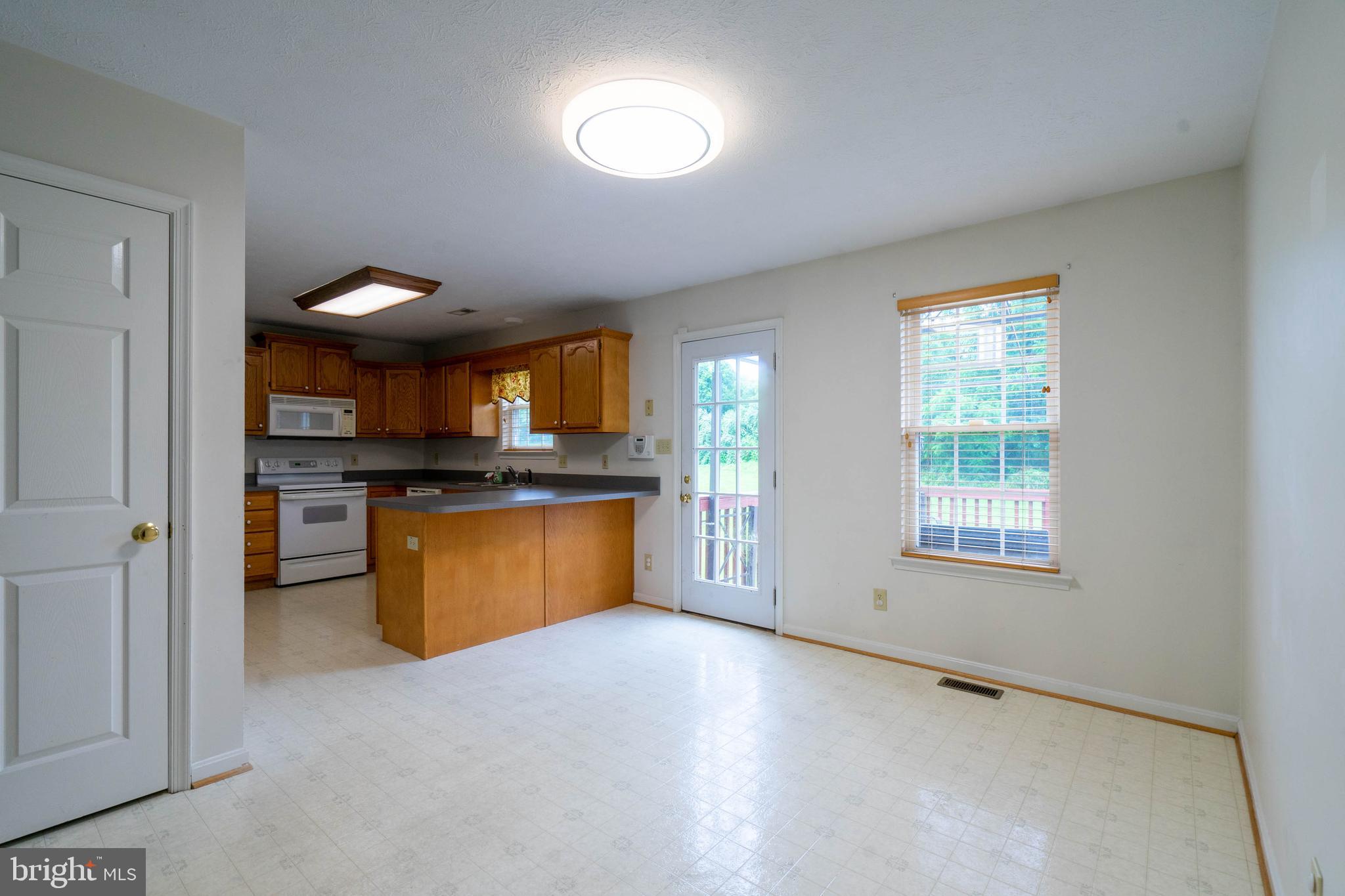 WILLIAMSBURG - Residential Lease